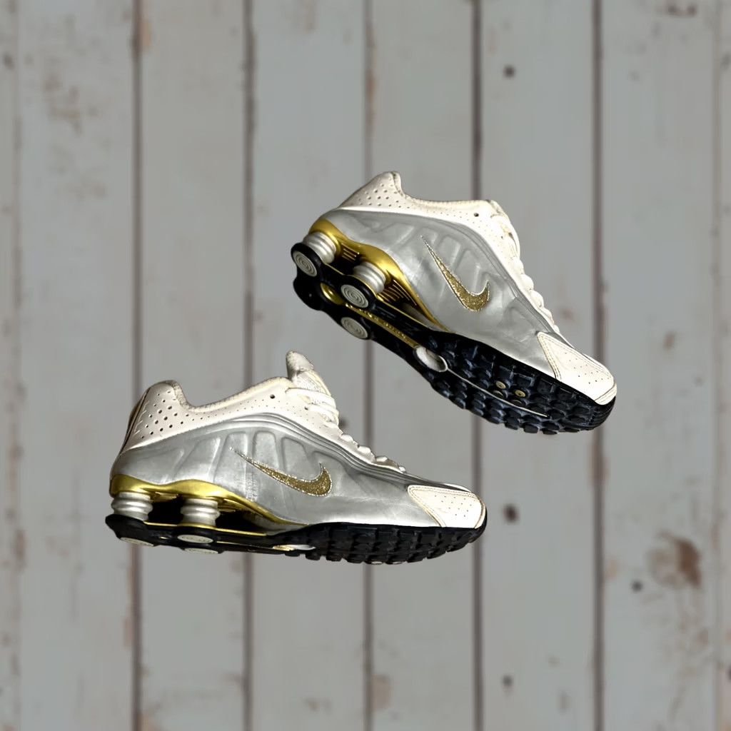 Nike VINTAGE Nike Shox Sneakers 90s Men US 8 Grey Gold Swosh Nike Shox Sneaker Mens 90s Size US 8 / EU 41 - 1 Thumbnail