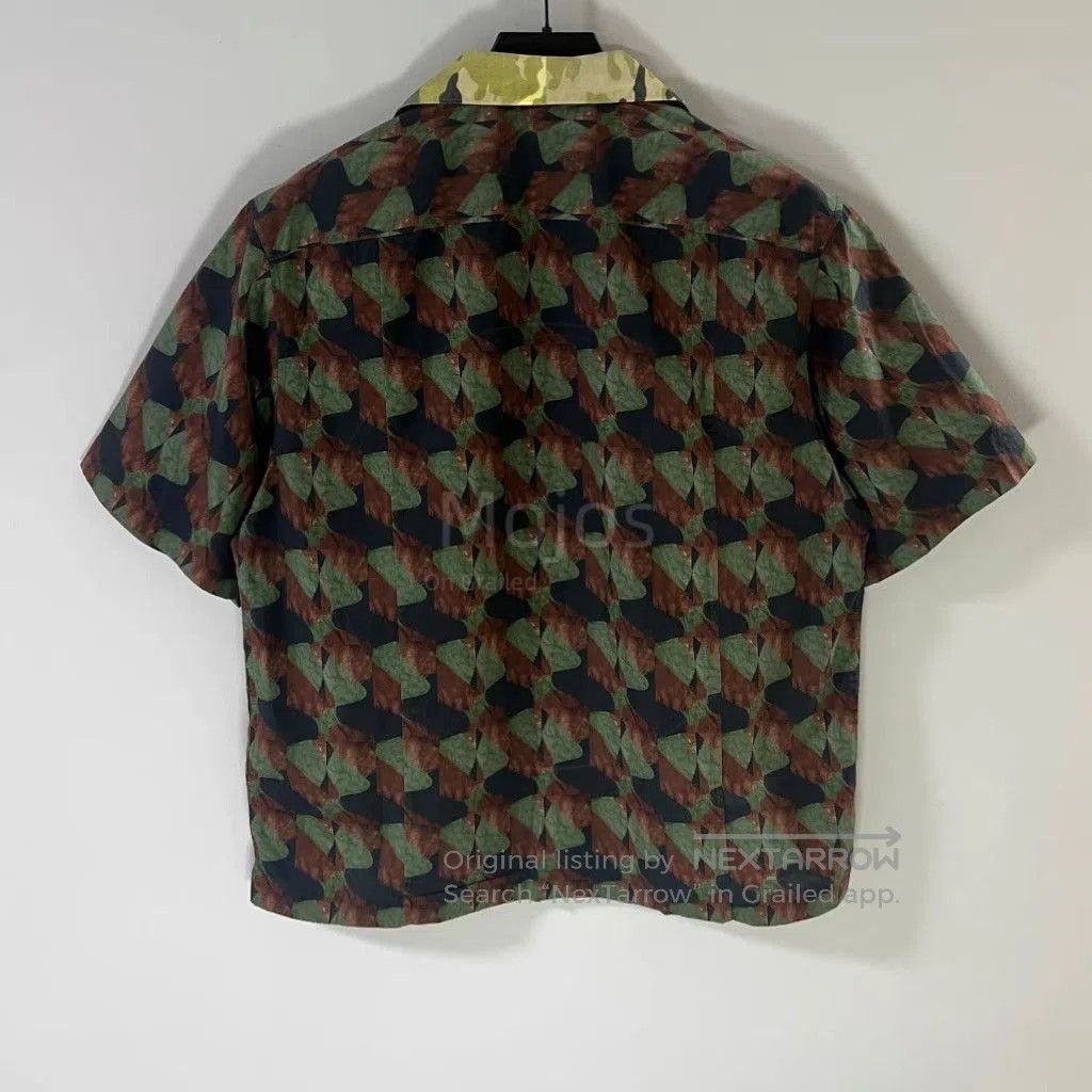Prada Prada Patches Joint S/S Shirt. Size US XL / EU 56 / 4 - 2 Thumbnail