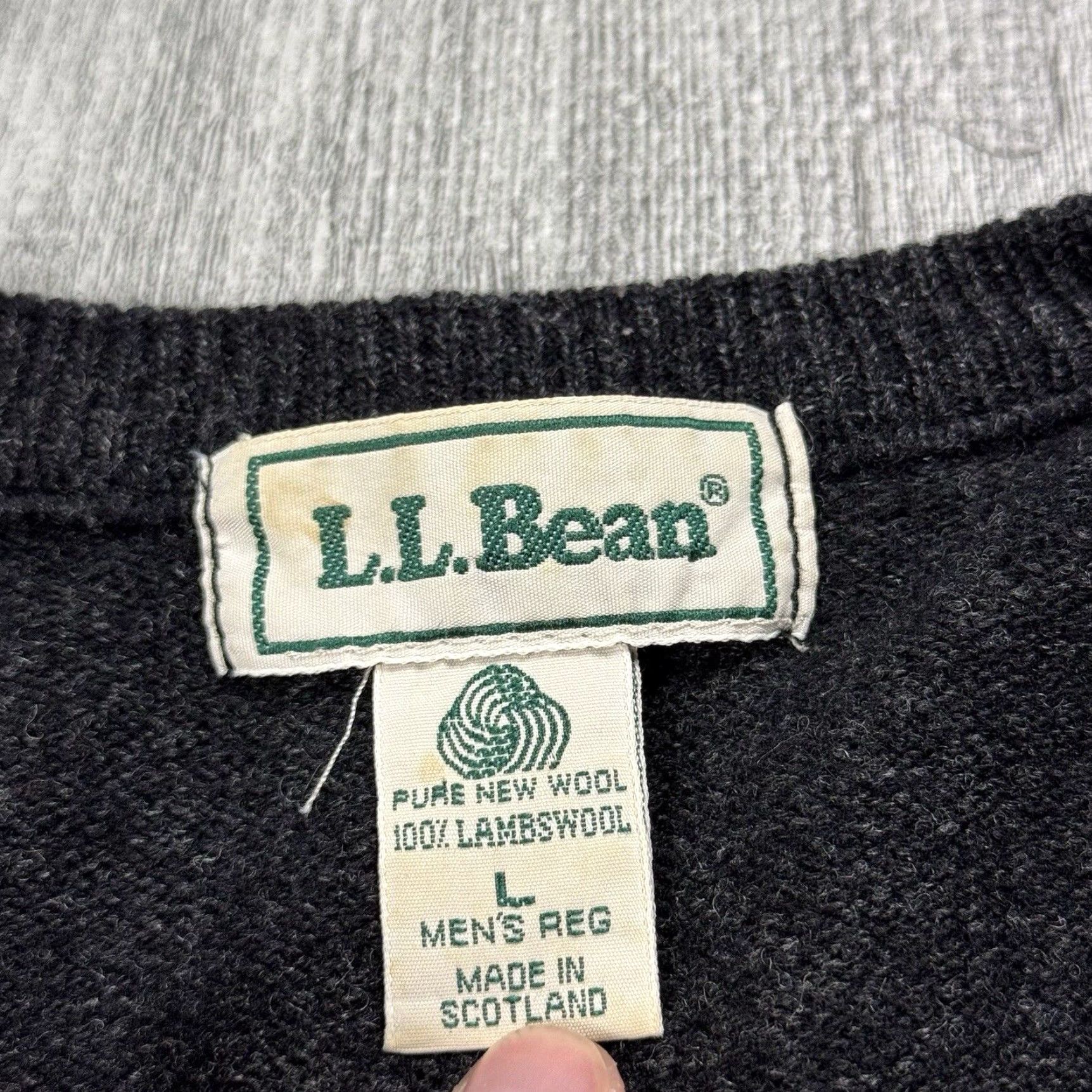 Vintage VINTAGE L.L. BEAN MEN'S 100% LAMBSWOOL V-NECK SWEATER Gray Fall Winter Preppy 80s 90s Size US L / EU 52-54 / 3 - 3 Thumbnail