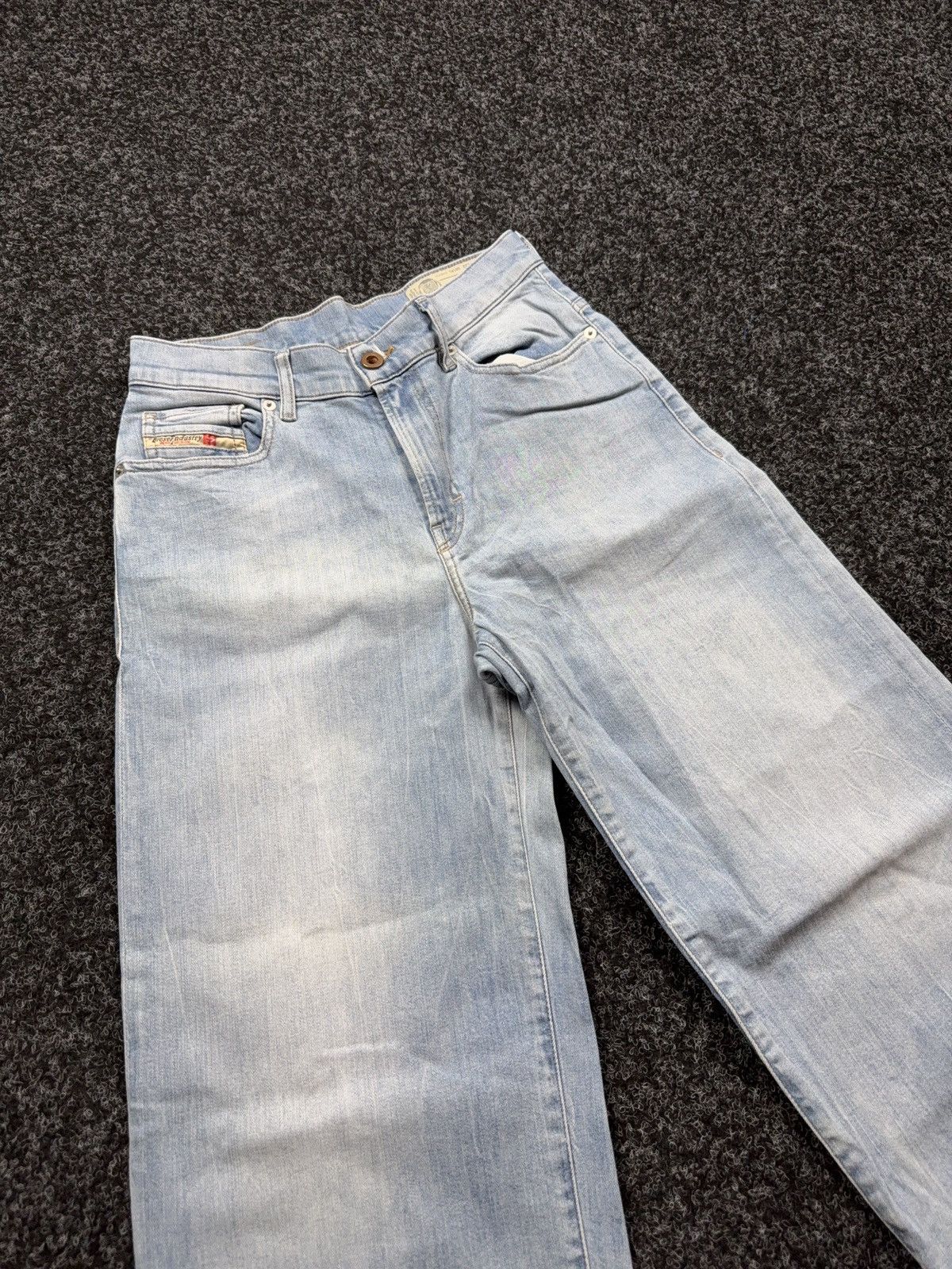 Diesel Luxury 00s Diesel Industry Widee Light Wash Y2K Denim Jeans Size 26" / US 2 / IT 38 - 6 Thumbnail