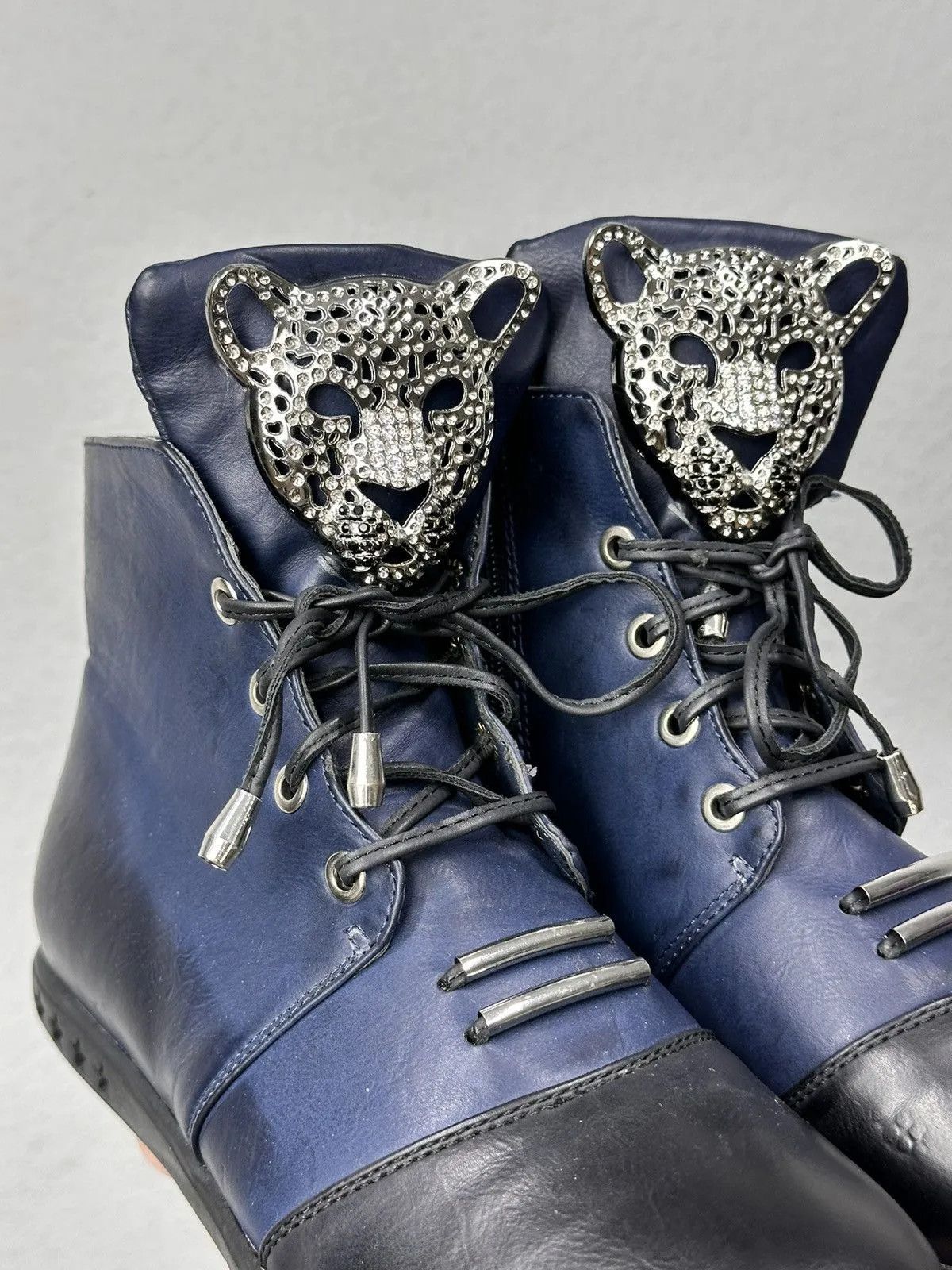 If Six Was Nine Blue leather femme ankle boots big metal panther logo Size US 8 / IT 38 - 3 Thumbnail