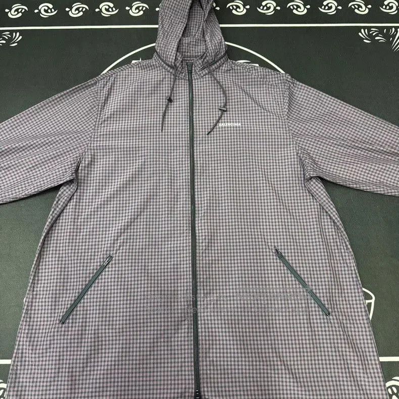 Balenciaga Balenciaga Black Purple Check Coat. Size US M / EU 48-50 / 2 - 1 Thumbnail