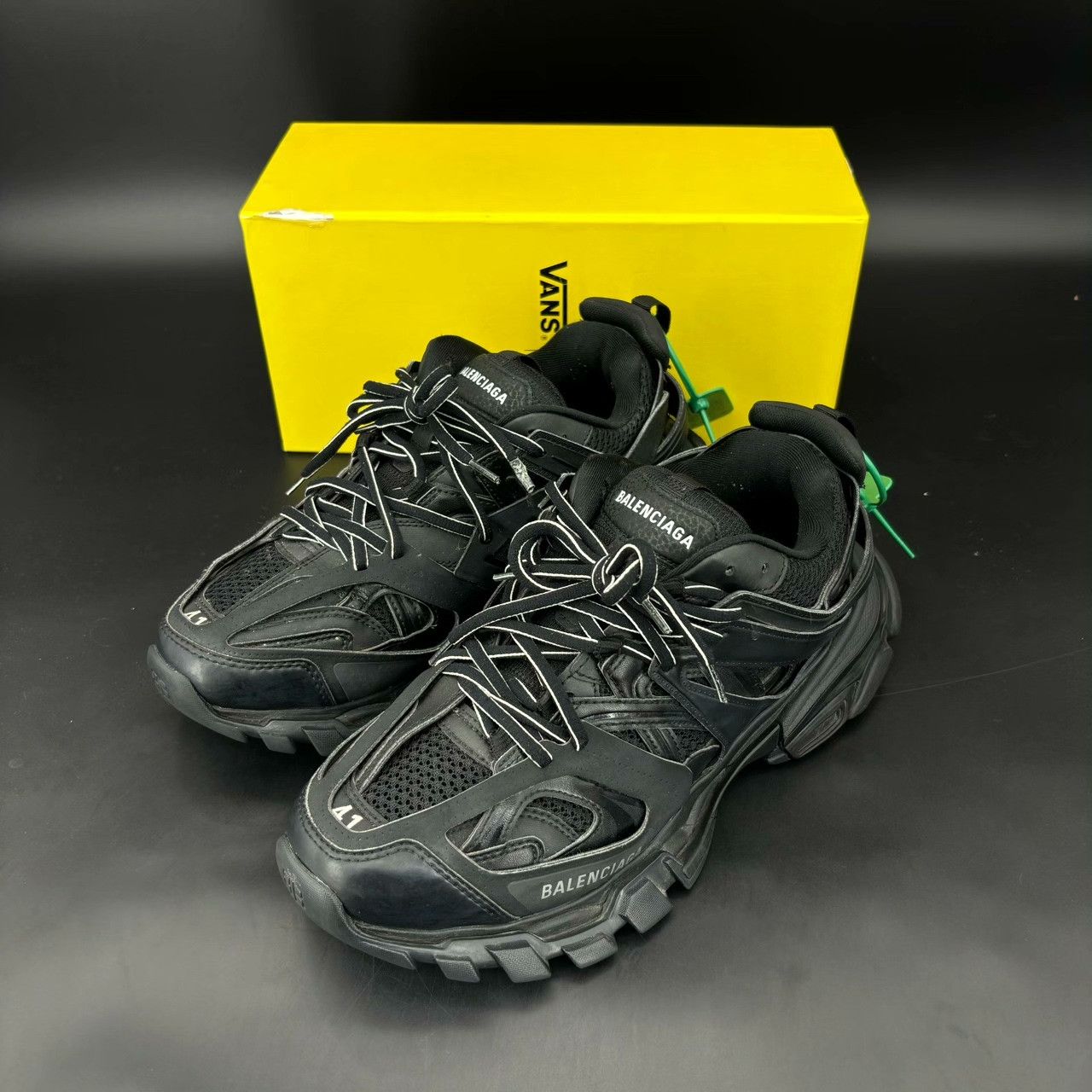 Balenciaga Balenciaga Black Lowtop Sneakers 41 Men Size US 8.5 / EU 41-42 - 1 Thumbnail