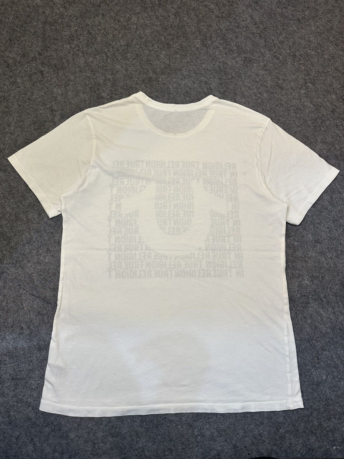 True Religion True Religion Script Tee featuring a graphic horseshoe logo. Size US S / EU 44-46 / 1 - 3 Thumbnail