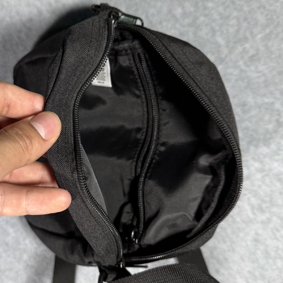 AS Colour As colour unisex black adjustable water resistant side bag Size ONE SIZE - 4 Thumbnail