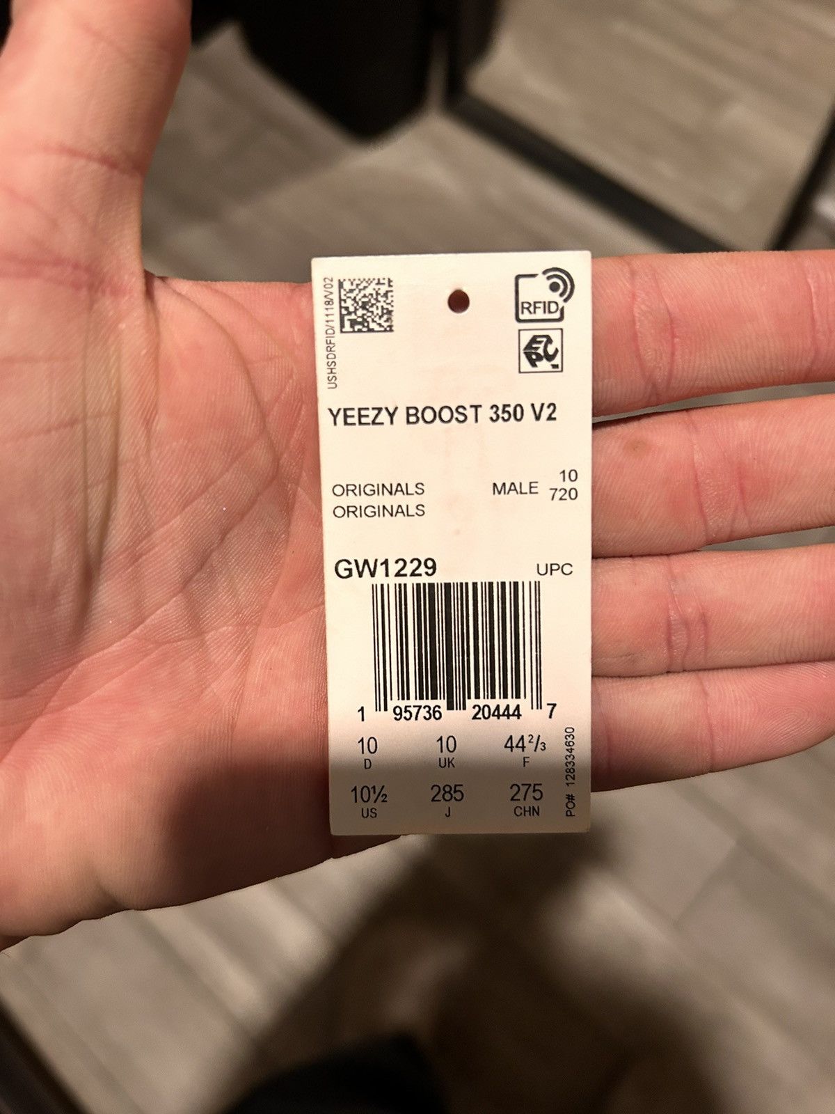 Yeezy yzy 350 beluga Size US 10.5 / EU 43-44 - 8 Thumbnail
