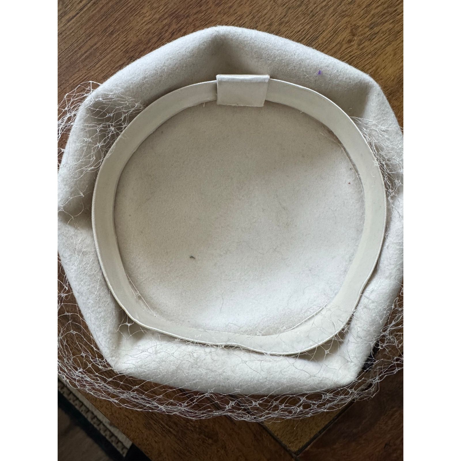 Other Vintage Cream Felt Pillbox Hat Rhinestone Floral Brooch Size ONE SIZE - 4 Thumbnail