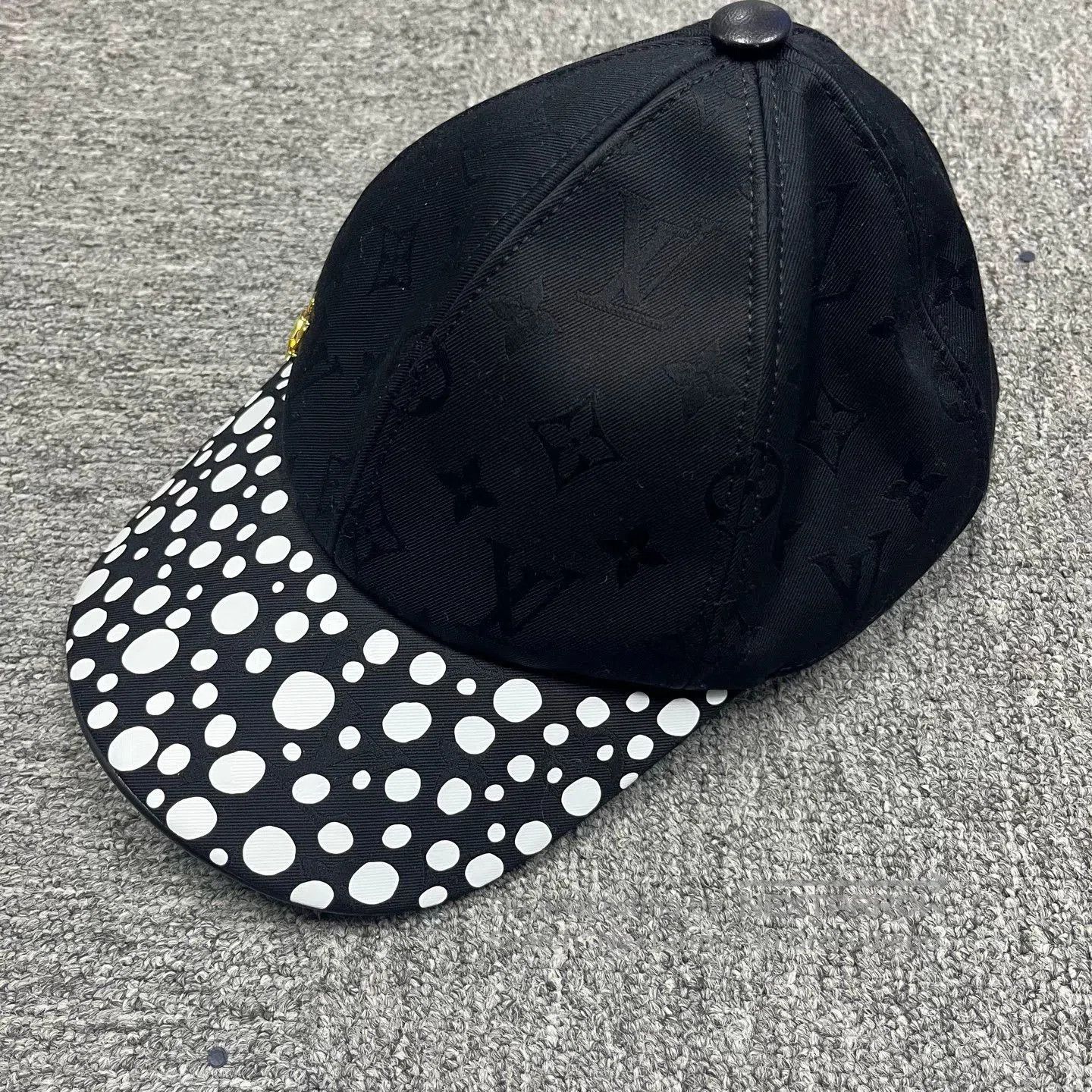 Louis Vuitton louis vuitton limited edition polka dot cap. Size ONE SIZE - 2 Thumbnail
