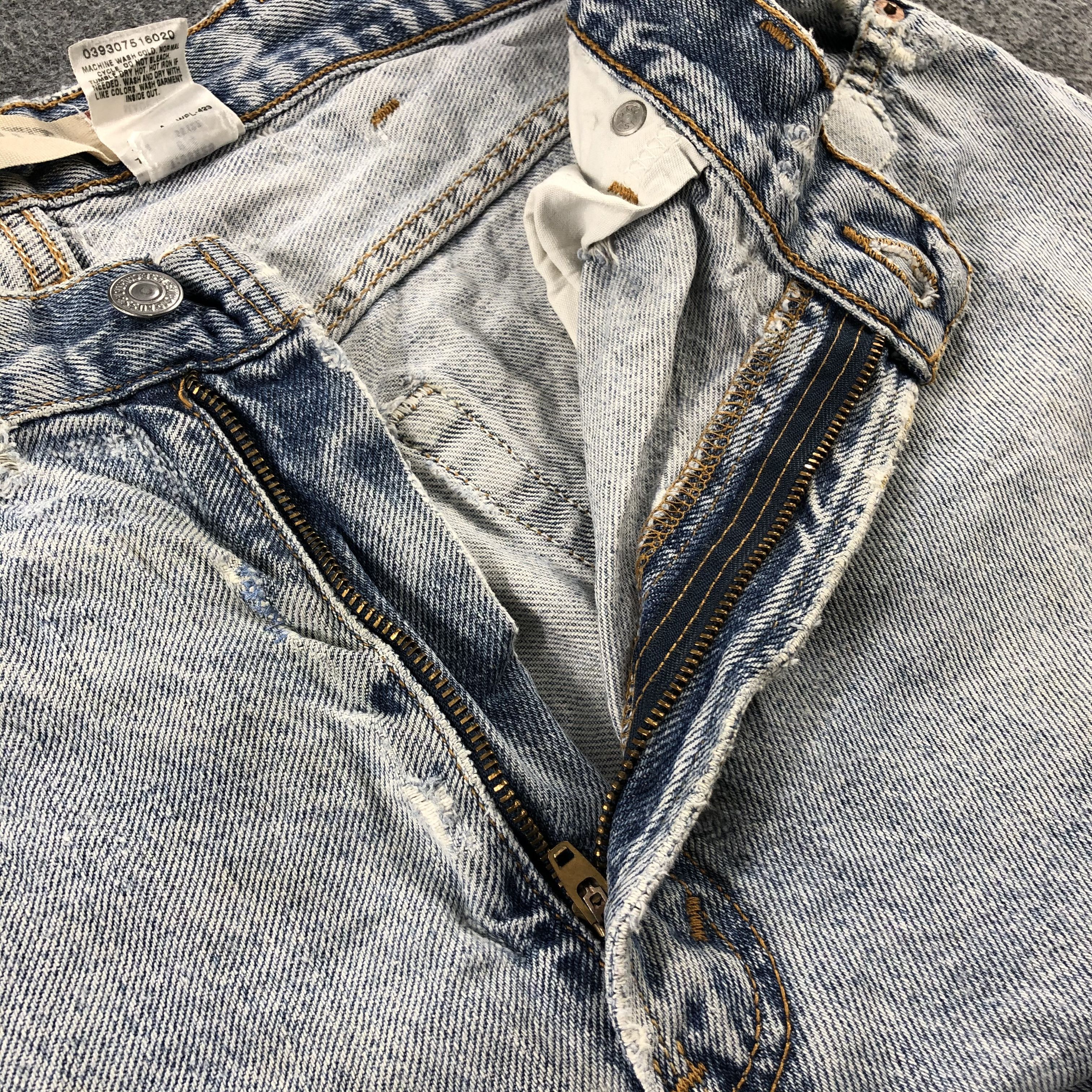 Levi's Vintage Light Wash Levis 550 Jeans-J2541 Size US 37 - 15 Thumbnail