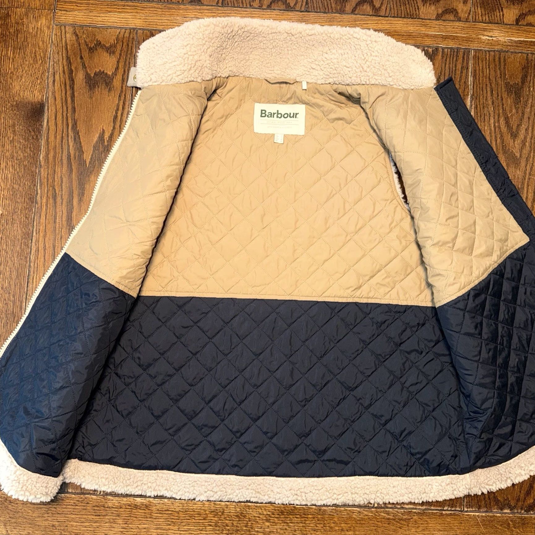 Barbour Barbour Barbour Elisha Fleece Vest Women’s 8 Beige Sherpa Quilted Zip Gilet LFL0073BE11 Size M / US 6-8 / IT 42-44 - 4 Thumbnail