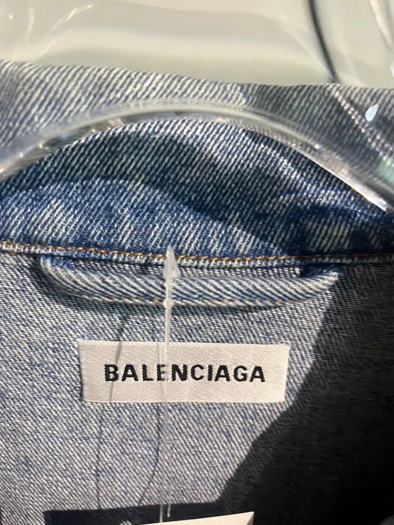 Balenciaga Balenciaga Light Wash Denim Jacket Size XXS / US 00 / IT 34 - 5 Thumbnail