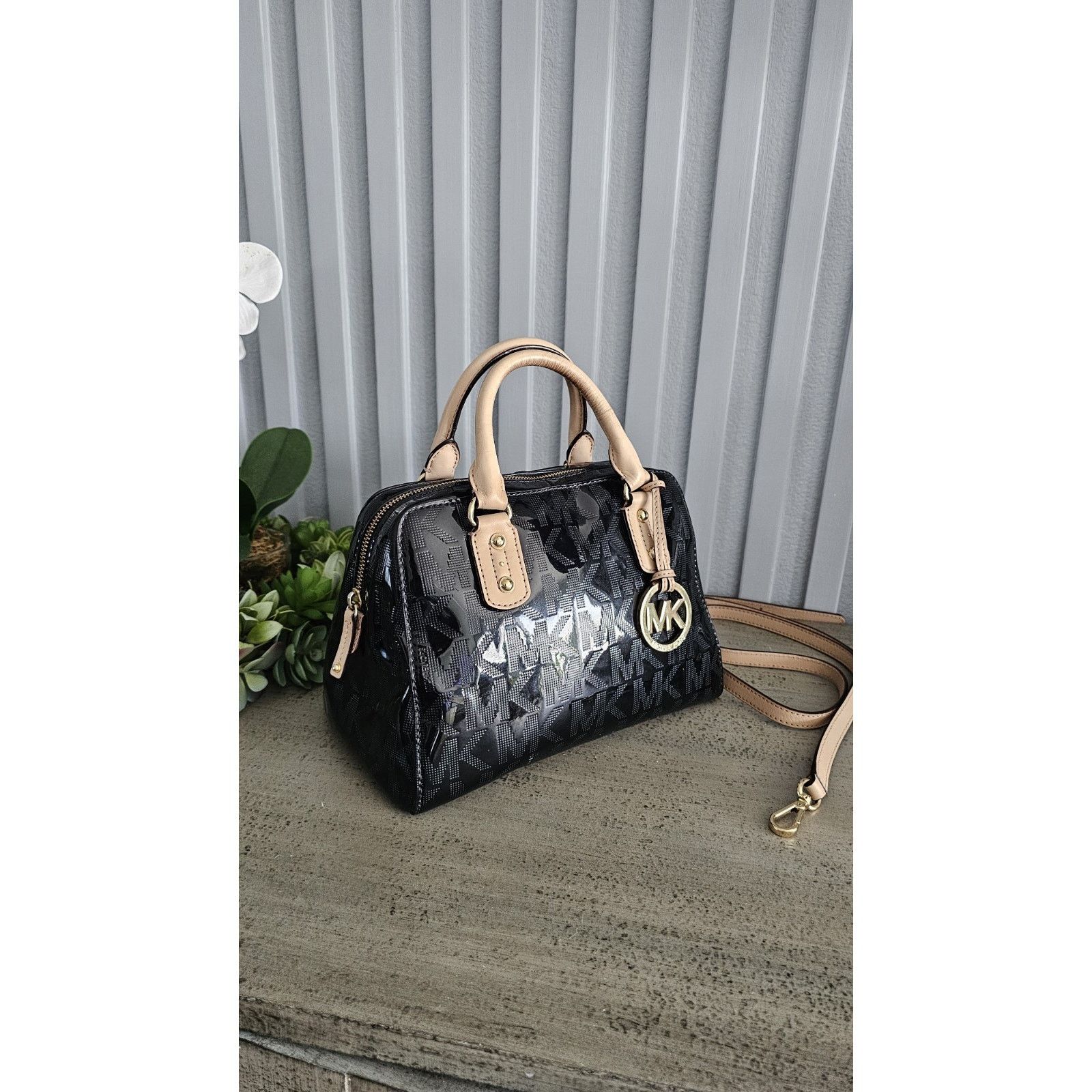 Michael Kors Michael Kors Signature Black Patent Leather Monogram Size ONE SIZE - 9 Thumbnail