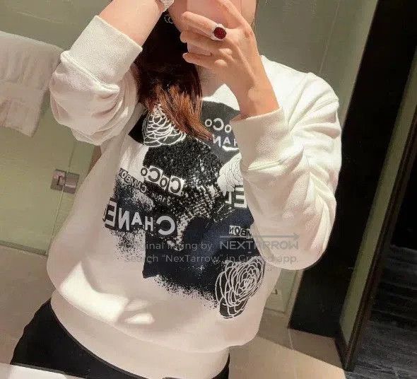 Chanel white embroidered logo sweatshirt from Chanel. Size L / US 10 / IT 46 - 4 Thumbnail