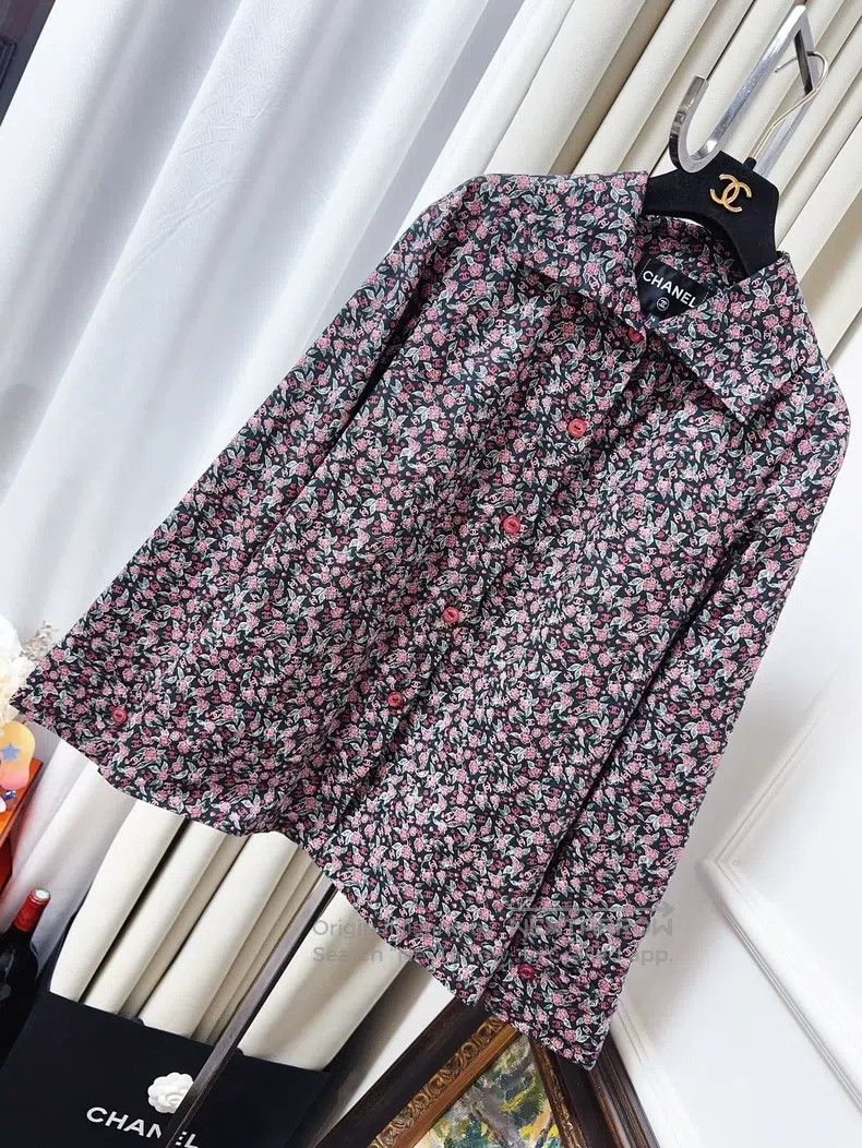 Chanel Chanel 24B black background red broken flower logo long-sl Size XS / US 0-2 / IT 36-38 - 1 Thumbnail