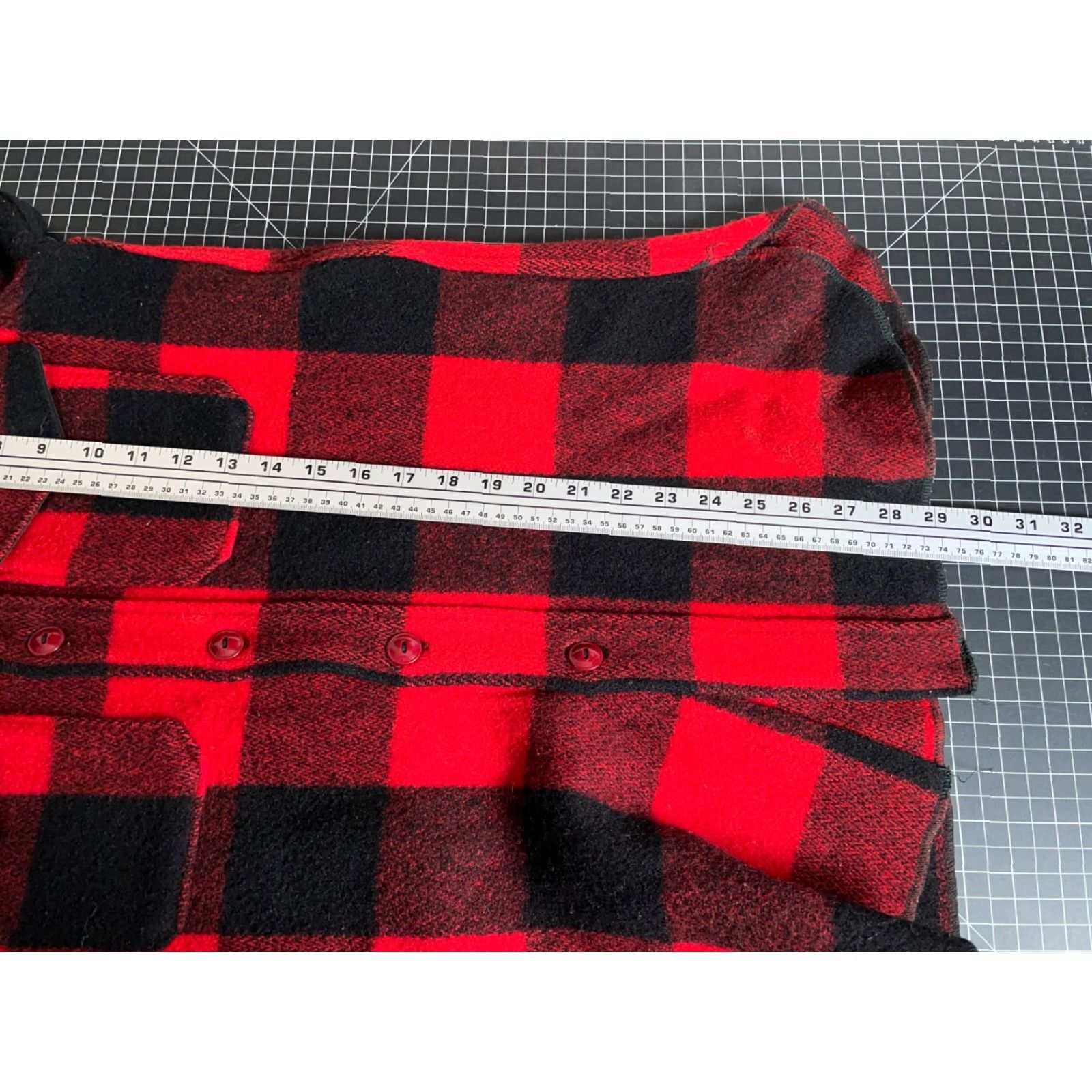 Vintage VINTAGE Woolrich Wool Shirt Jacket Mens 15 Small Red Black Buffalo Plaid Plaid Heavyweight Button-Up Wool Flannel 60s 70s Hipster Retro Size US S / EU 44-46 / 1 - 6 Thumbnail