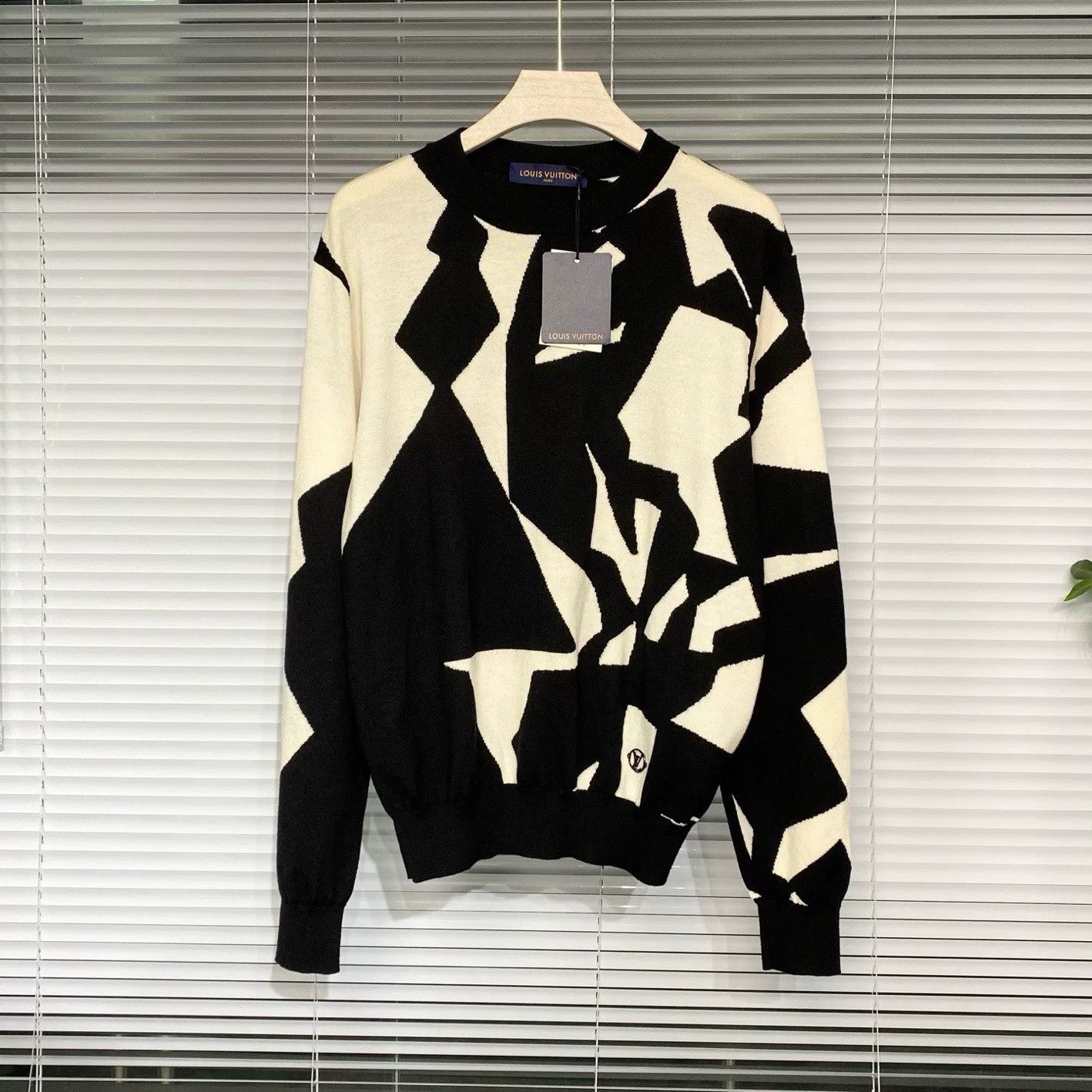 Louis Vuitton Louis Vuitton Knit Sweater Abstract Pattern Size US L / EU 52-54 / 3 - 1 Thumbnail