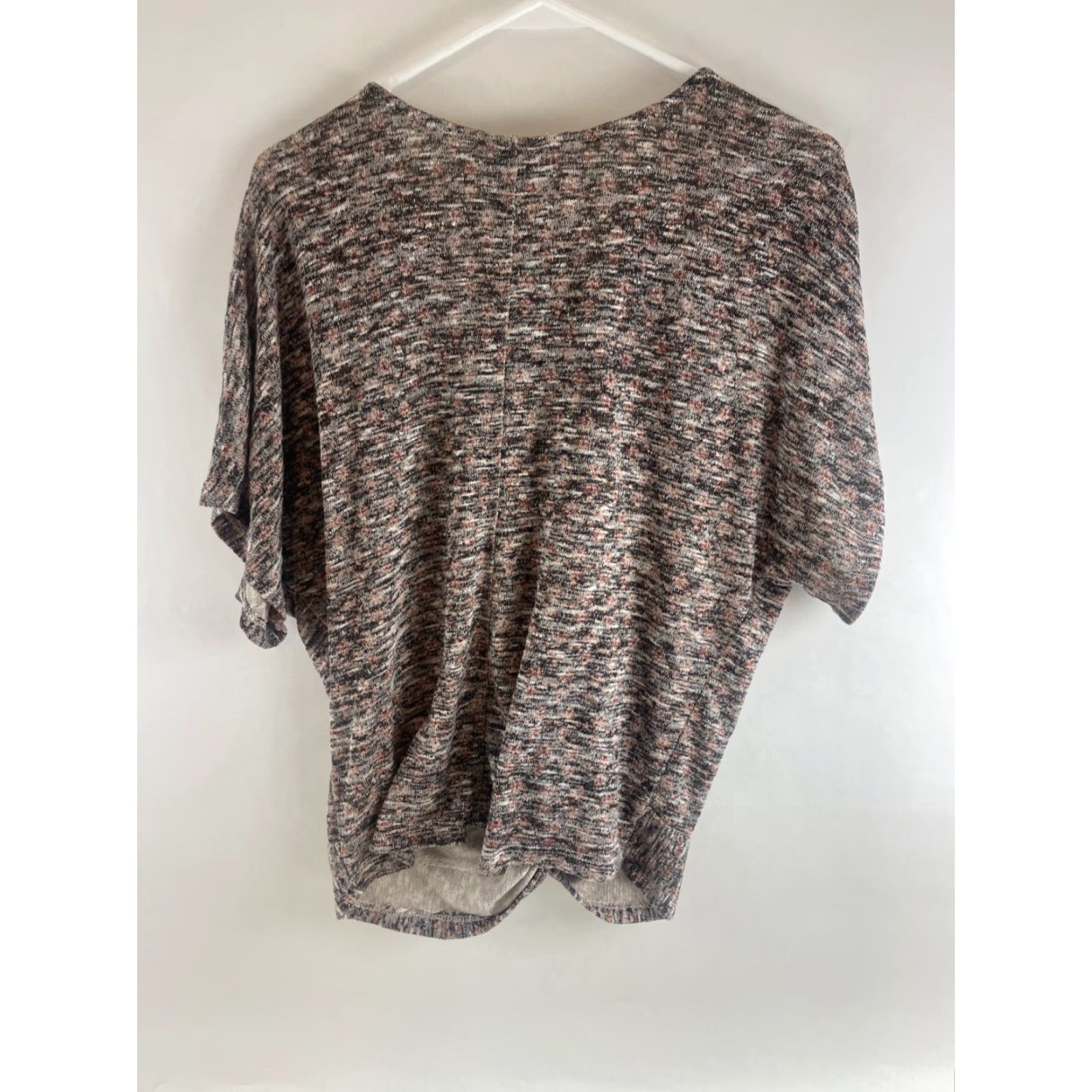 Vintage Daytrip Shirt Women's Size Small Gray White Pink Scoop Neck Crossed Knot Hem Size S / US 4 / IT 40 - 2 Thumbnail
