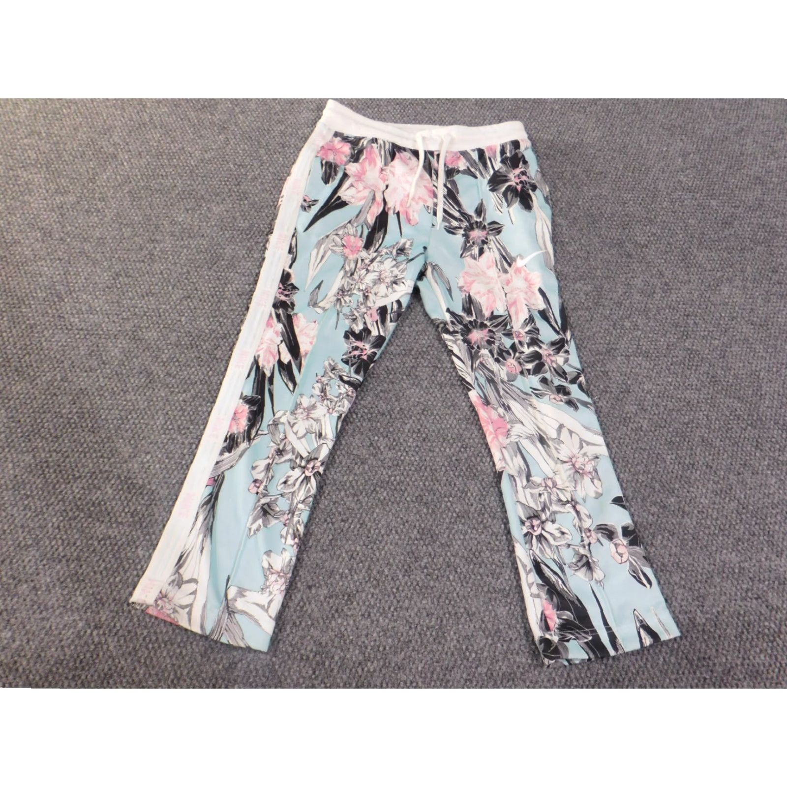 Nike **Blue Floral Nike Sweatpants Women's Small Stretch Active** User: **Blue Floral Nike Women's Sweatpants Size Small Stretch Active** Size 28" / US 6 / IT 42 - 2 Thumbnail