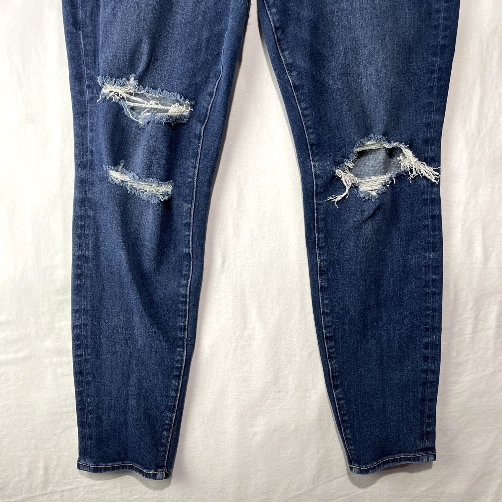 American Eagle Outfitters VINTAGE American Eagle Jeans Womens 14 The Dream Jean Regular Blue Button Fly Zipper Jeans Size 36" / US 14 / IT 50 - 2 Thumbnail