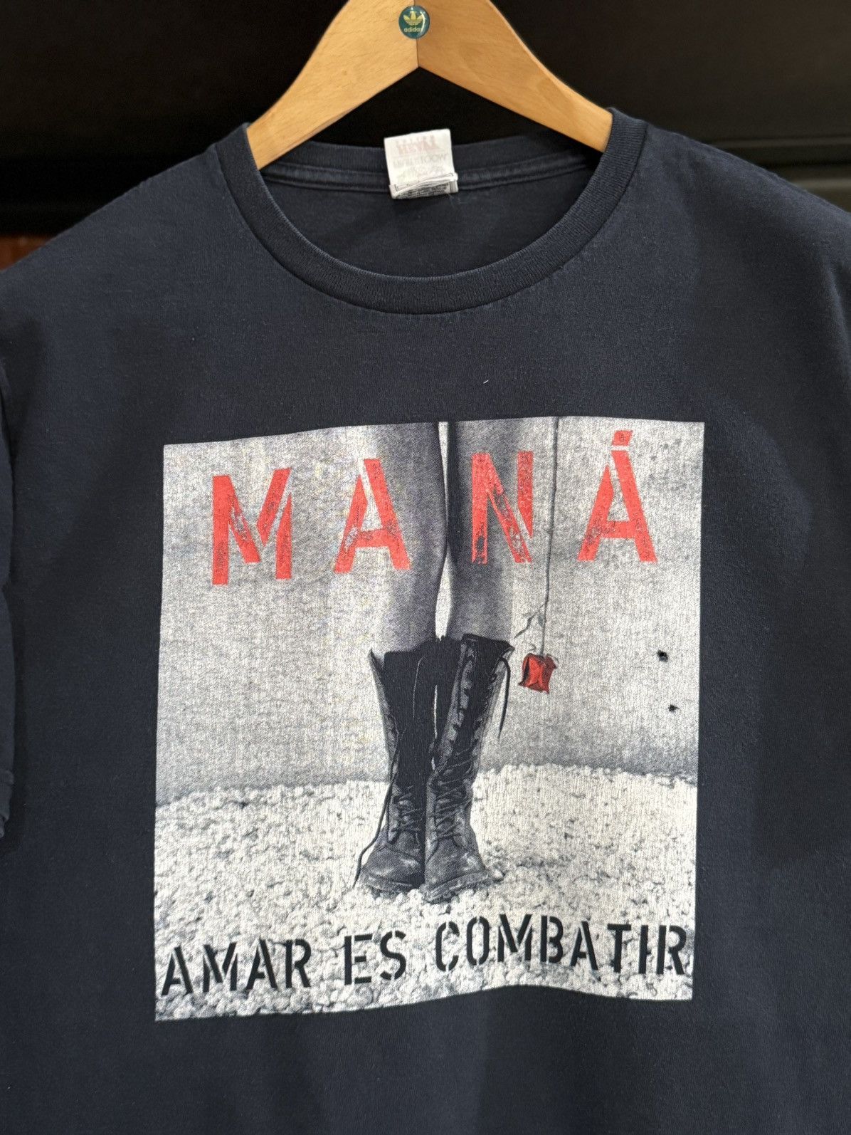 Band Tees × Vintage Vintage MANA Amar Es Combatir Pop Band Faded Tee Size US L / EU 52-54 / 3 - 2 Thumbnail
