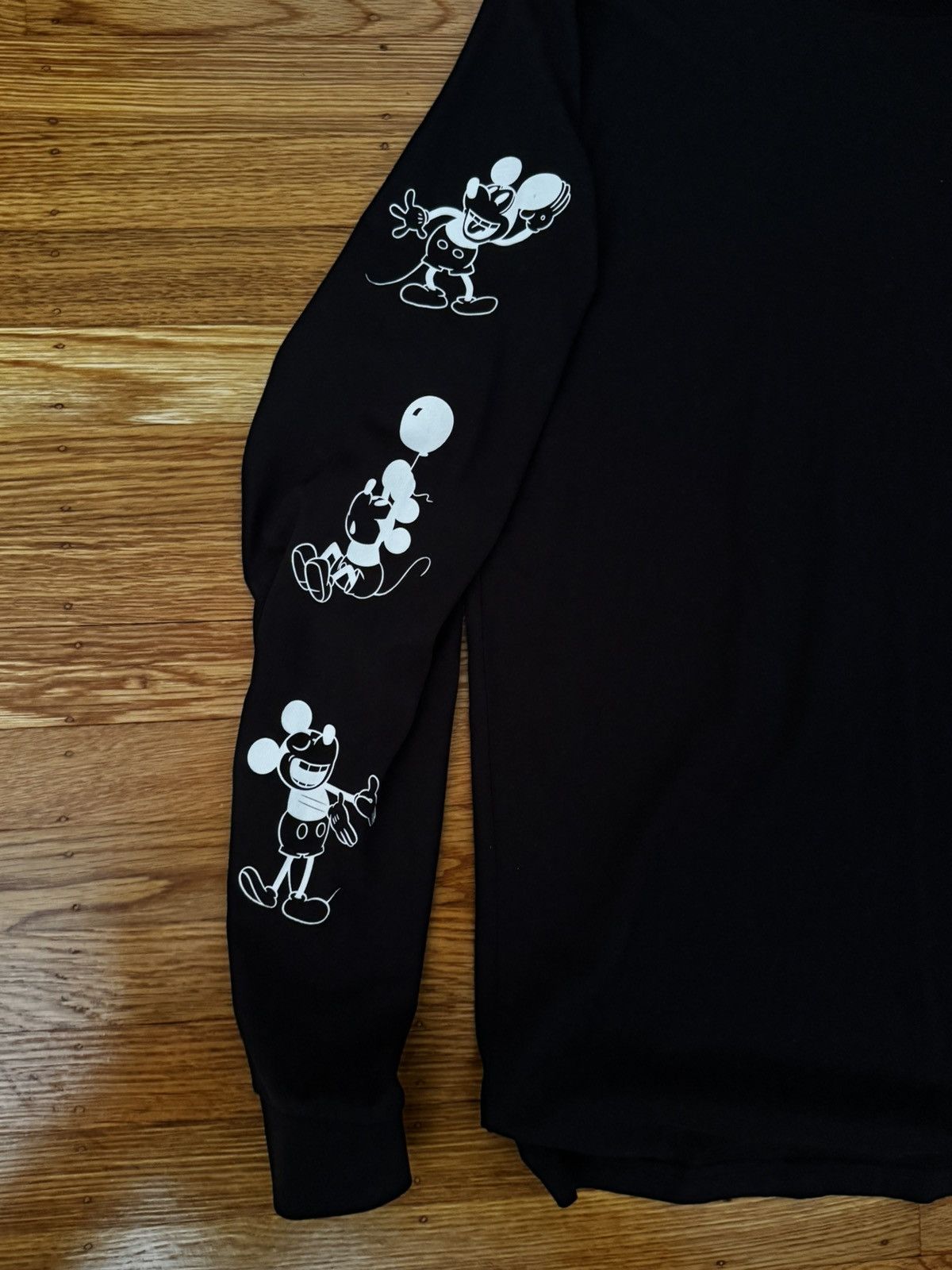 Other H&M Disney Long Sleeve - size Medium Size US M / EU 48-50 / 2 - 3 Thumbnail