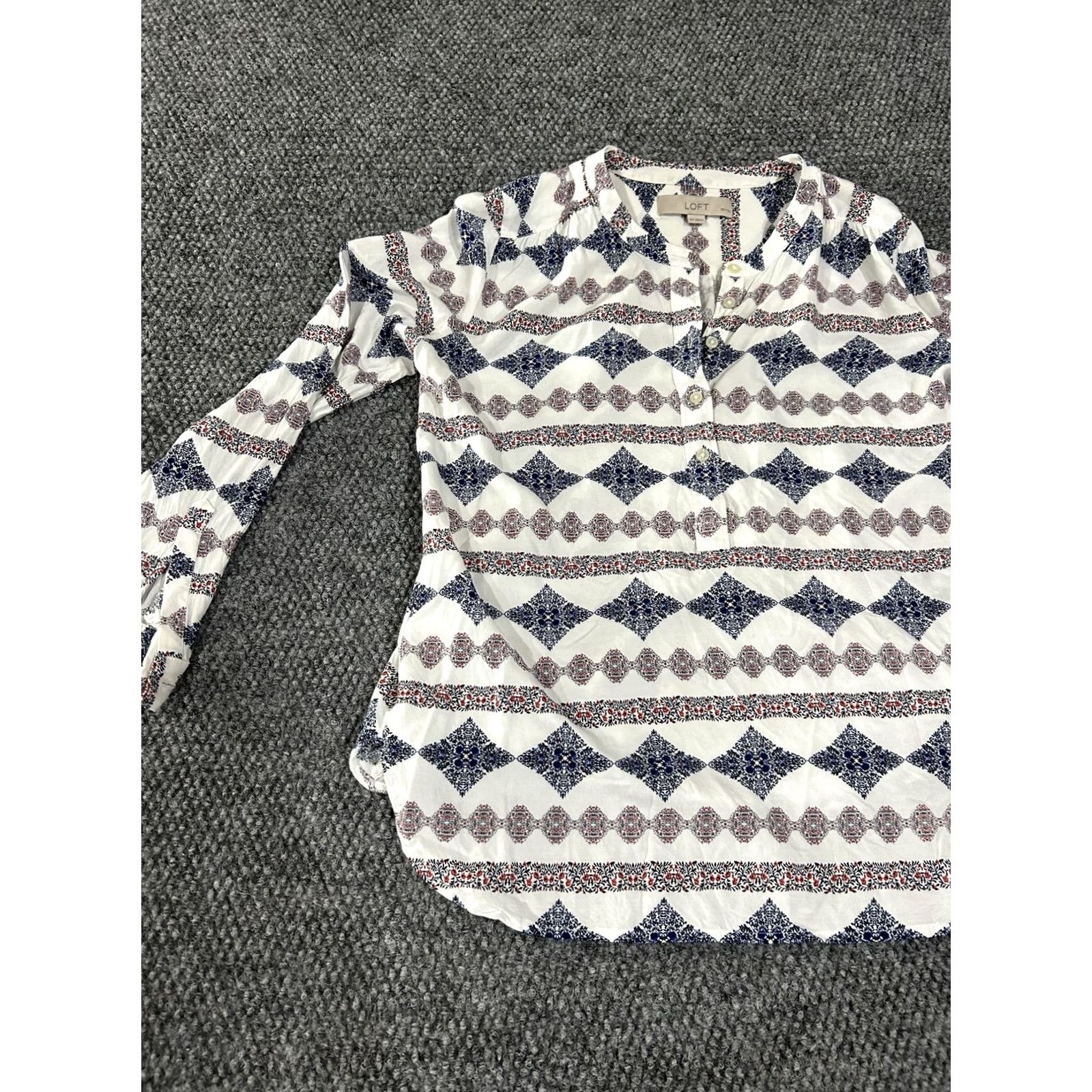 Loft LOFT Shirt Womens XS Petite White Blue Boho Print Rayon Long Sleeve Shirt Size XS / US 0-2 / IT 36-38 - 3 Thumbnail