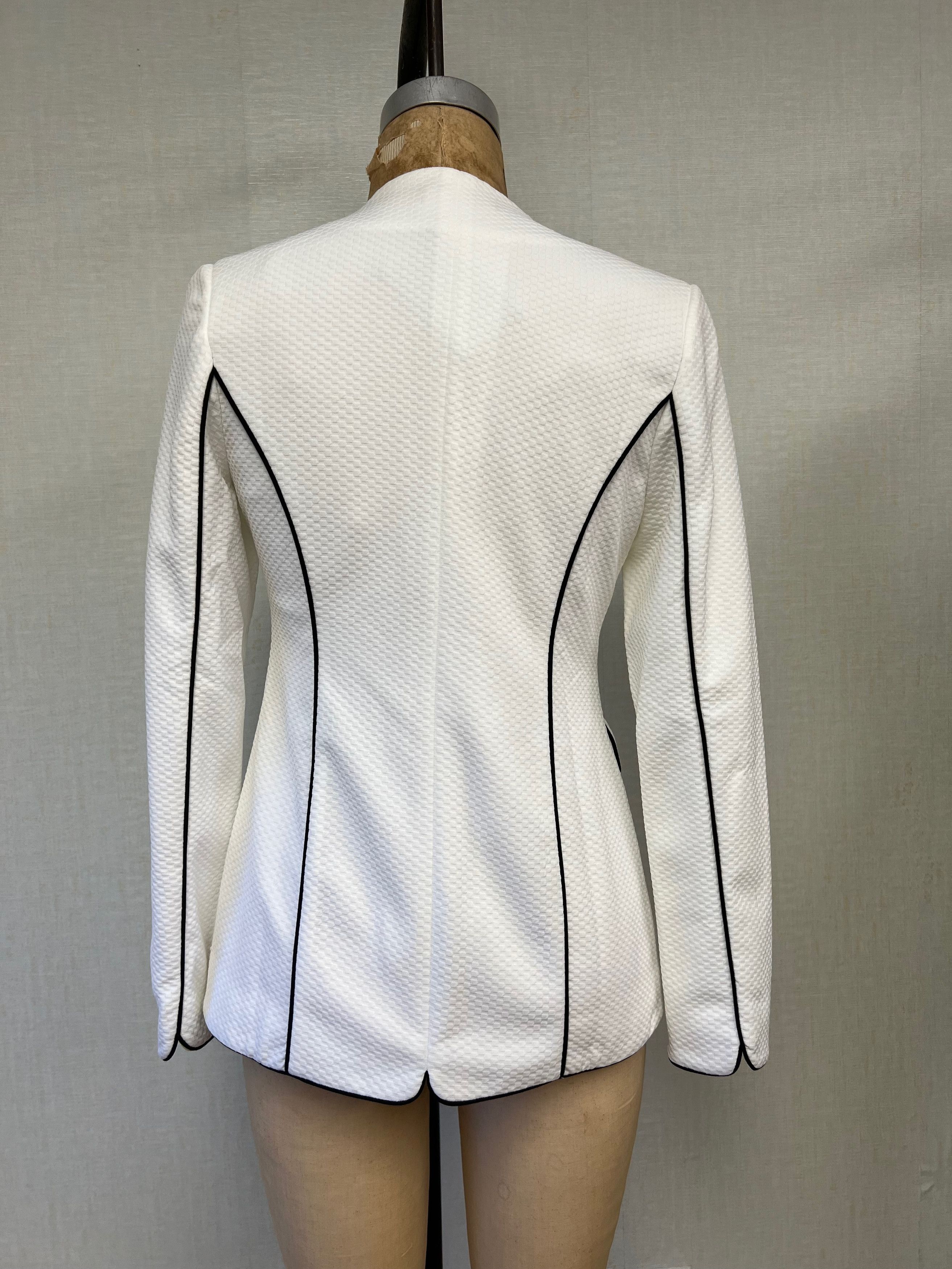 ELLIATT NWT Elliatt Symmetry Blazer in Ice White Black Trim Medium Size M / US 6-8 / IT 42-44 - 5 Thumbnail