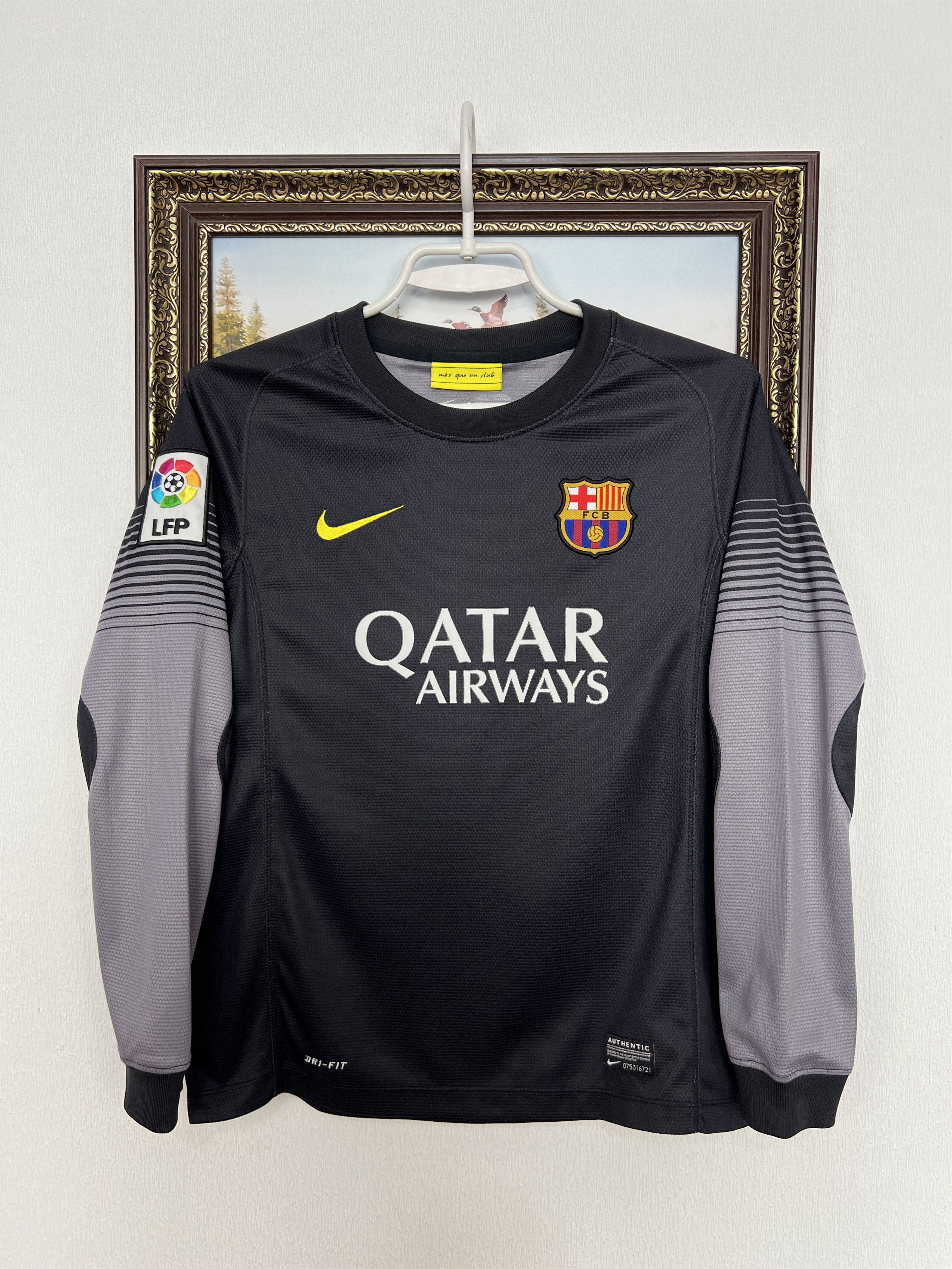 Nike Barcelona Goalkeeper football shirt 2013 Soccer Nike Boys M Size US XS / EU 42 / 0 - 1 Thumbnail