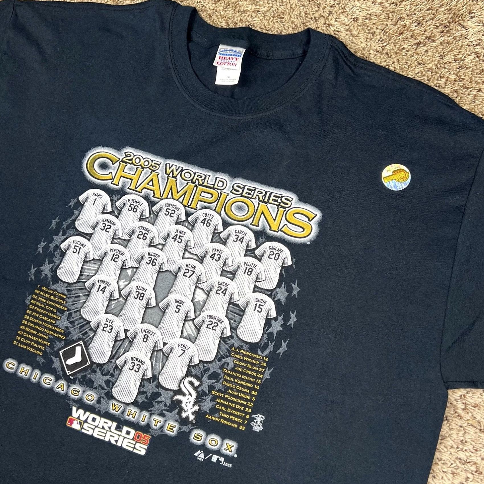 Gildan VINTAGE White Sox 2005 World Series Champions T-Shirt 2XL Big Graphic MLB Chicago White Sox Graphic Tee Unisex Adults Shirt Men Women Size US XXL / EU 58 / 5 - 4 Thumbnail