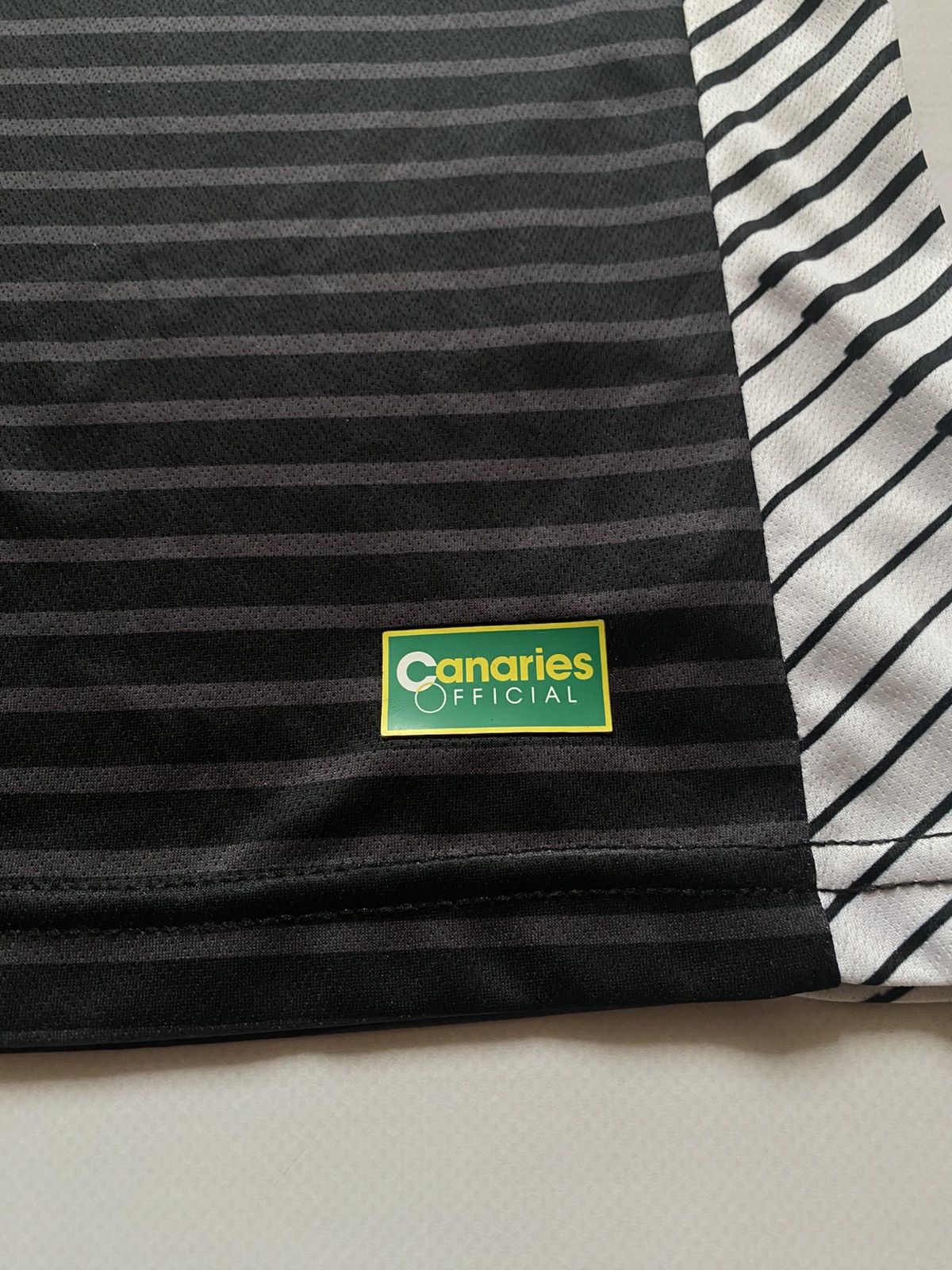 Errea Errea Norwich City 2017/18 away soccer football jersey Size US M / EU 48-50 / 2 - 8 Thumbnail