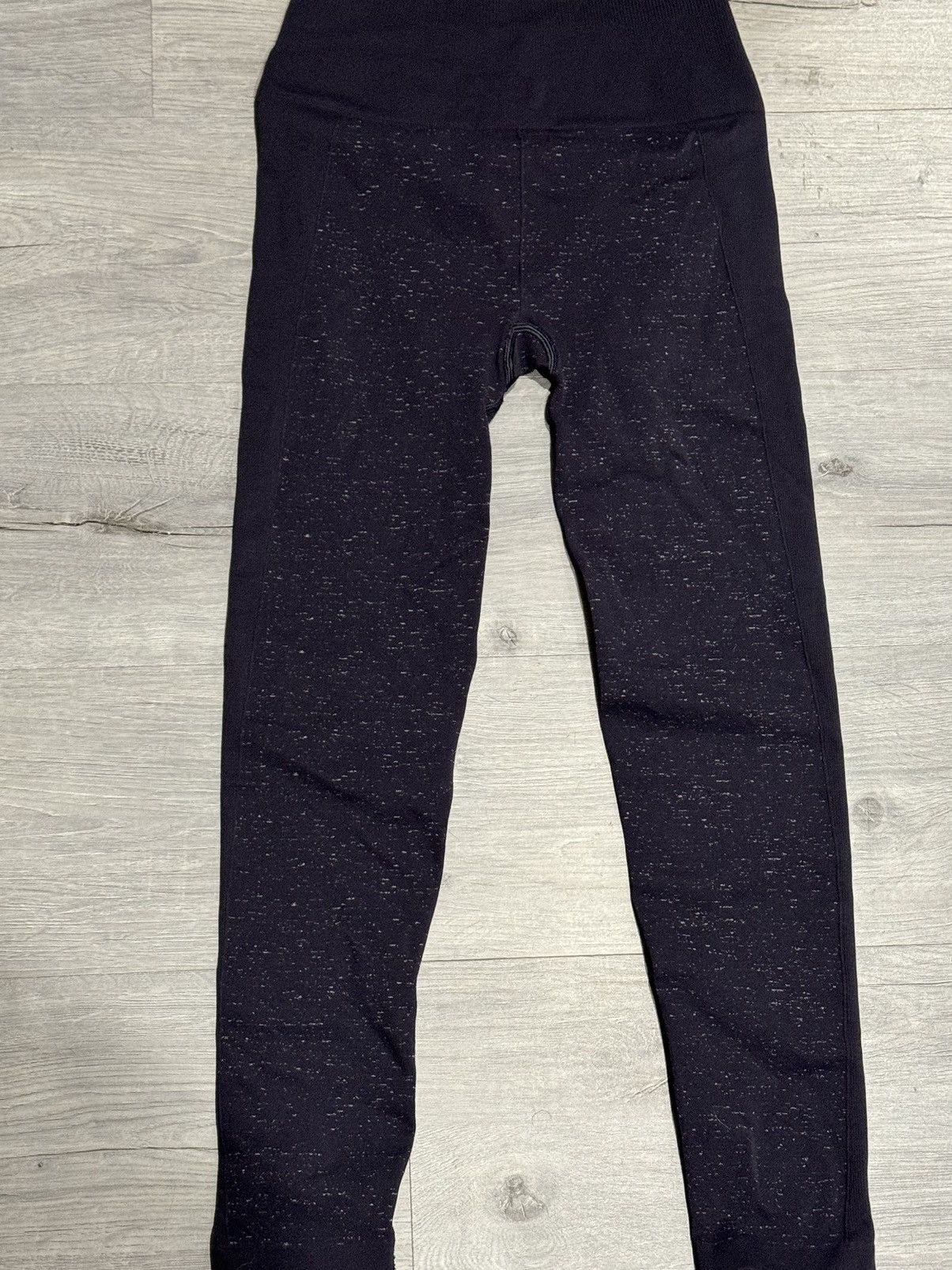 Lululemon Lululemon Free to Flow Midnight Seamless Legging Size 28" / US 6 / IT 42 - 4 Thumbnail