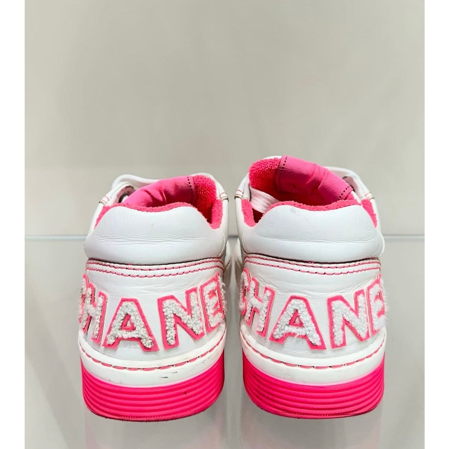 Chanel Chic Chanel White Calfskin Low-Top CC Logo Sneakers Size 36 Size US 5 / IT 35 - 4 Thumbnail