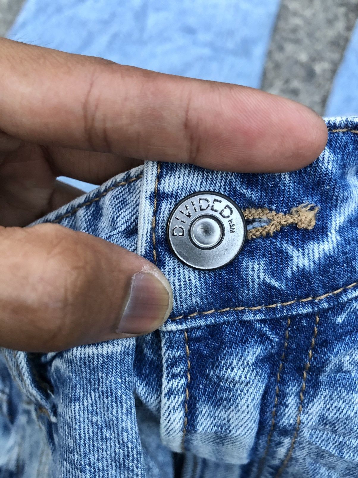 Divided BAGGY DIVIDED BY H&M DISTRESSED DENIM Size US 29 - 5 Thumbnail