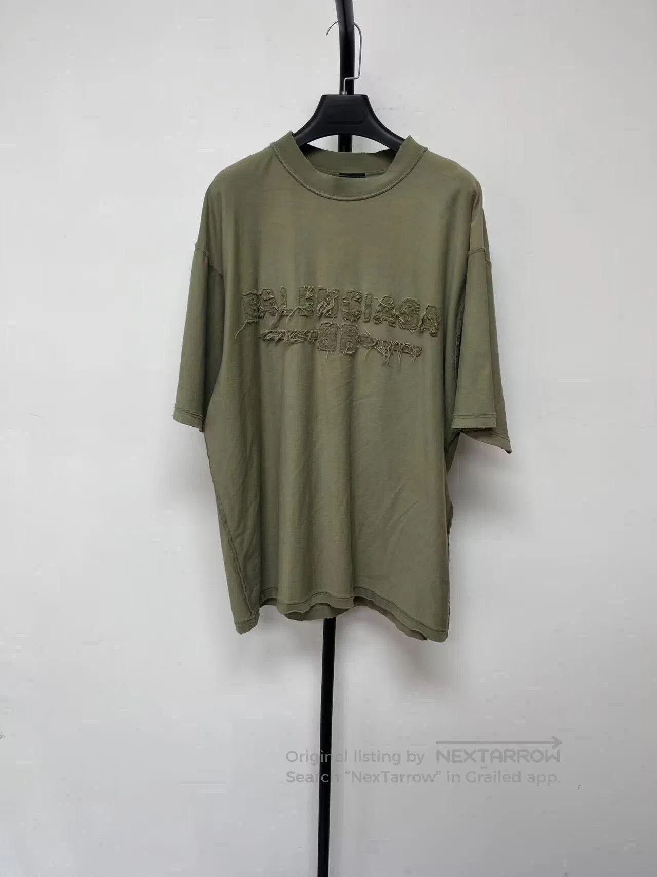 Balenciaga Balenciaga Men's Solid Retro Crewneck T-Shirt. Size US S / EU 44-46 / 1 - 1 Thumbnail