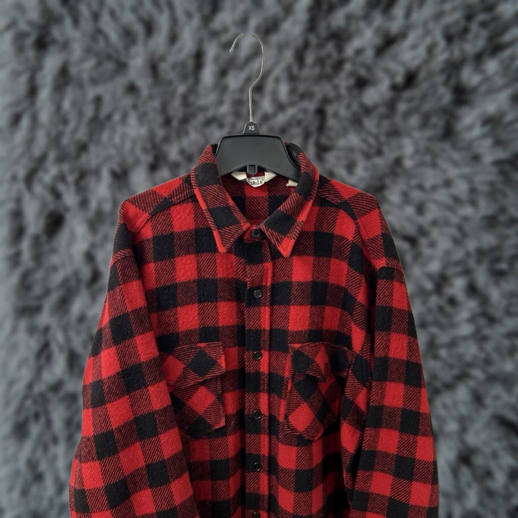 Vintage VINTAGE Woolrich Flannel Shirt Mens L Black Red 85% Wool Made in USA L/S Shirts Woolrich Shirt Men's Red Plaid Heavyweight Pockets 85% Wool Nylon USA Size US L / EU 52-54 / 3 - 1 Thumbnail