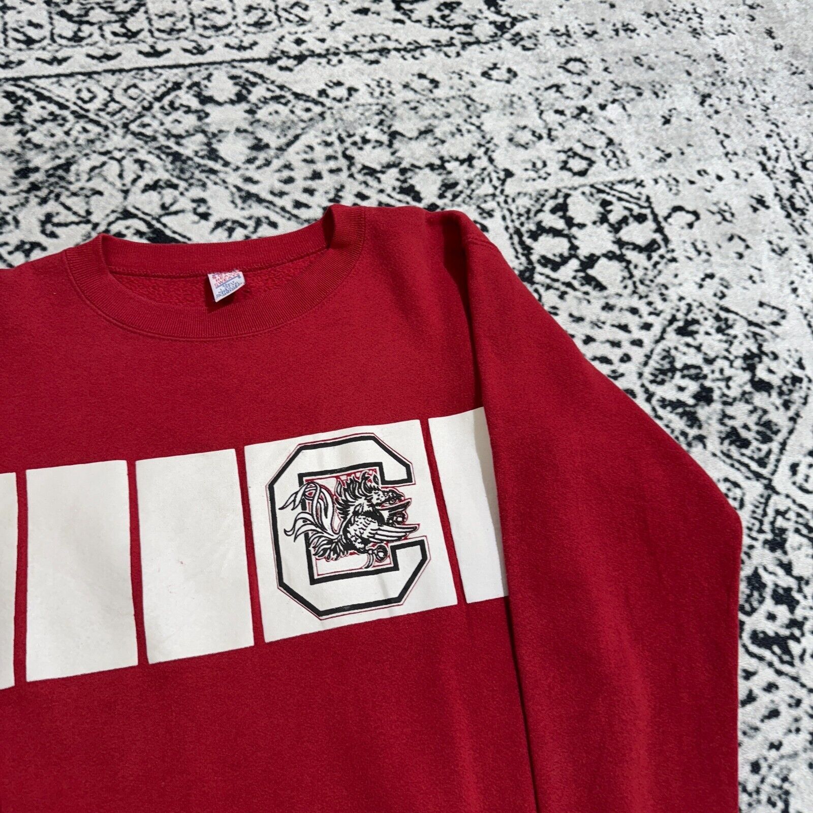 Vintage Vintage Unisex Red White Cotton Crewneck Size L Made in USA Size US L / EU 52-54 / 3 - 5 Thumbnail