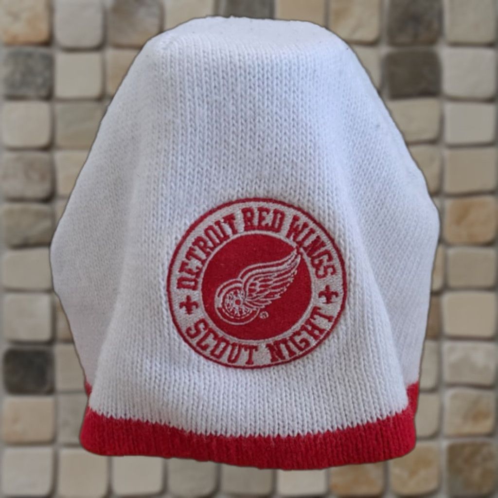 Red Wing VINTAGE Detroit Red Wings Scout Night Beanie Hat Red White Knit Unisex Adults One Size Hockey Winter USA Size ONE SIZE - 1 Thumbnail