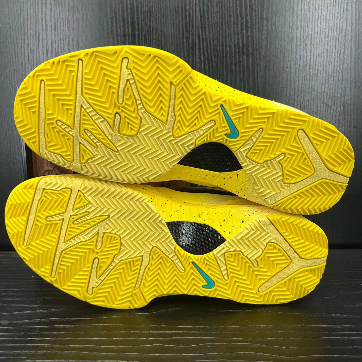 Nike Nike Kobe 4 Black/Yellow 44.5 Worn Once Like New Size US 11.5 / EU 44-45 - 8 Thumbnail