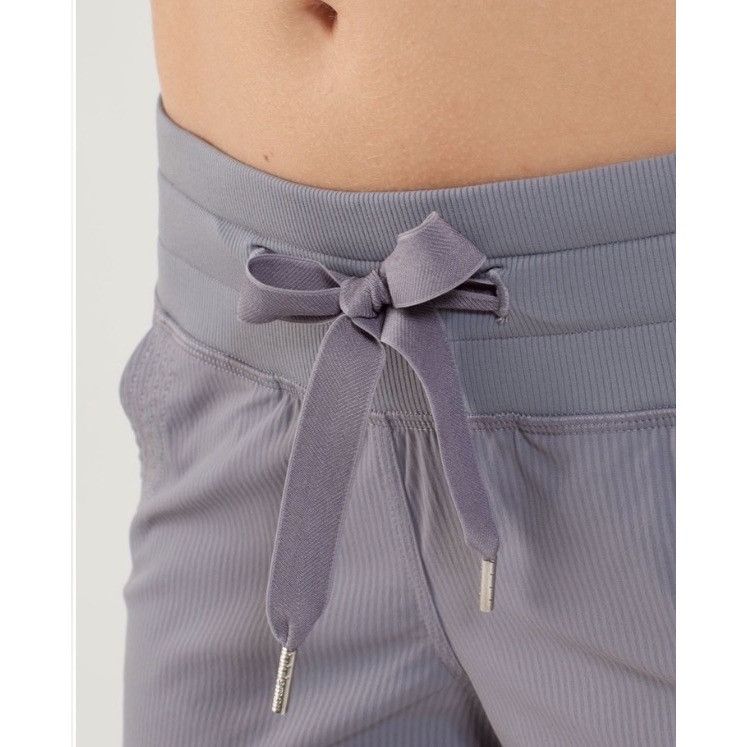 Lululemon Lululemon Fossil Gray Yoga Camp Crop Pants Size 4 With Draws Size 27" / US 4 / IT 40 - 4 Thumbnail