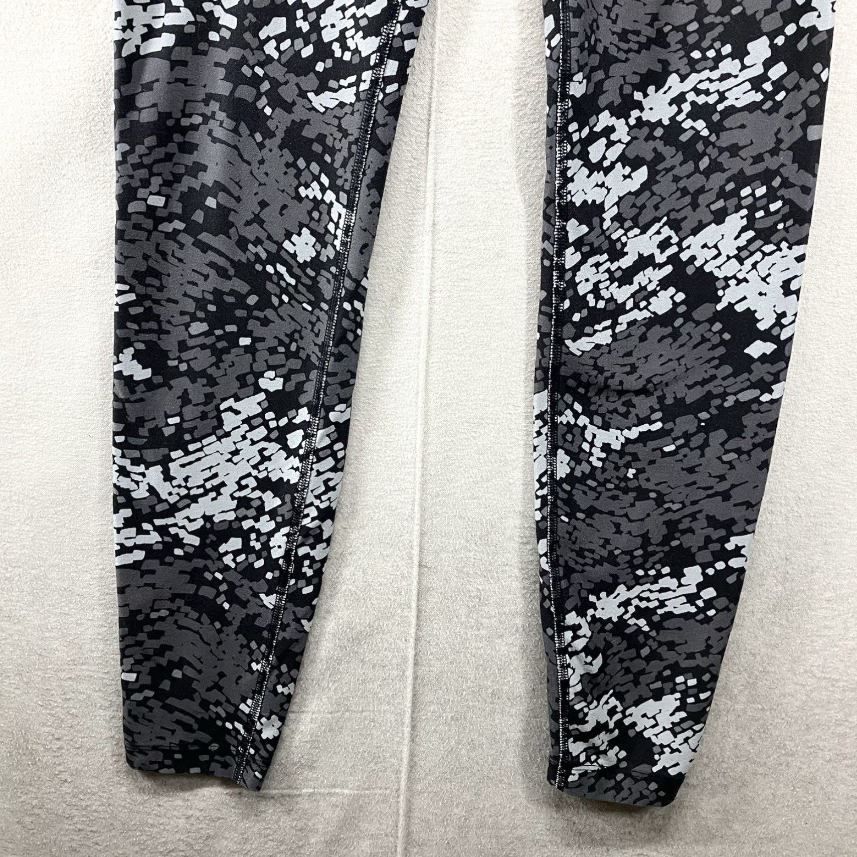Nike Nike Dri Fit Leggings Women's Small Gray Camouflage Workout One Legend Pant Size 28" / US 6 / IT 42 - 5 Thumbnail