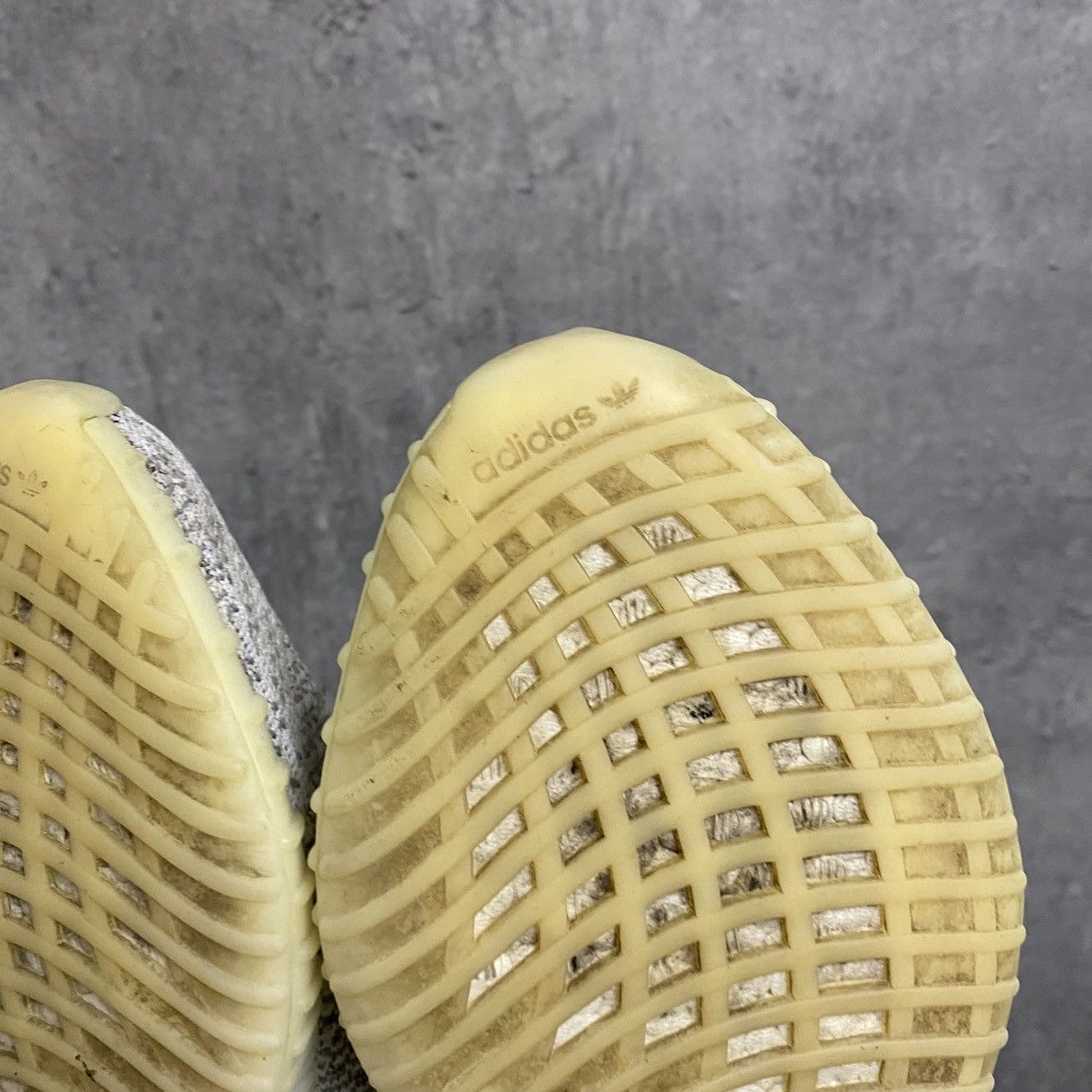 Adidas Adidas Yeezy Boost 350 V2 Static Non-Reflective 2018 Size US 10.5 / EU 43-44 - 10 Thumbnail