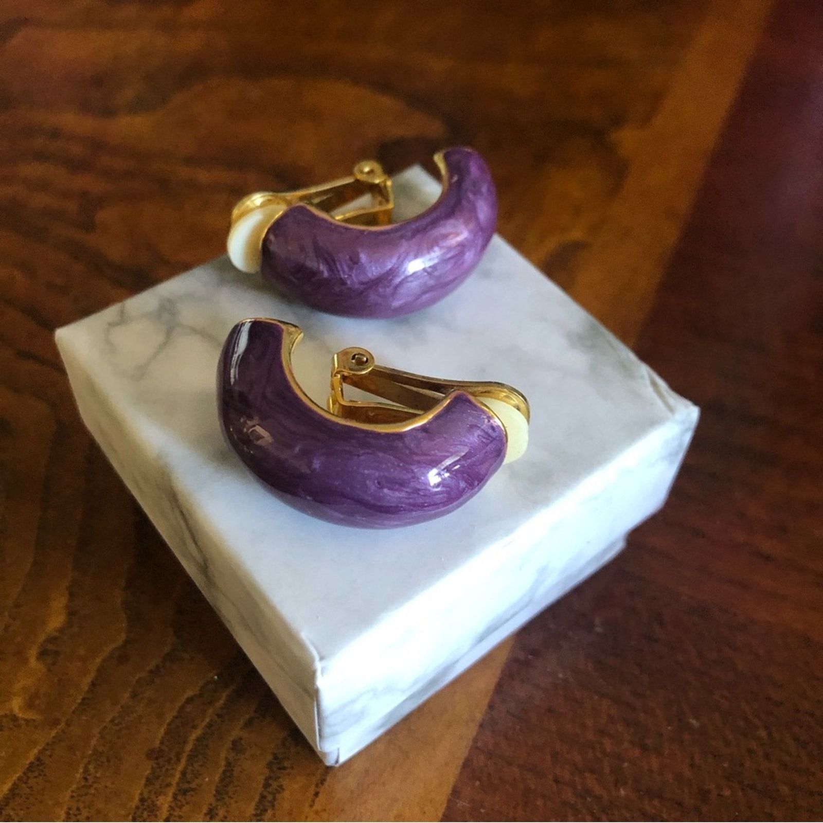 Vintage Vintage KOKO signed purple swirl enamel clip on earrings Size ONE SIZE - 2 Thumbnail