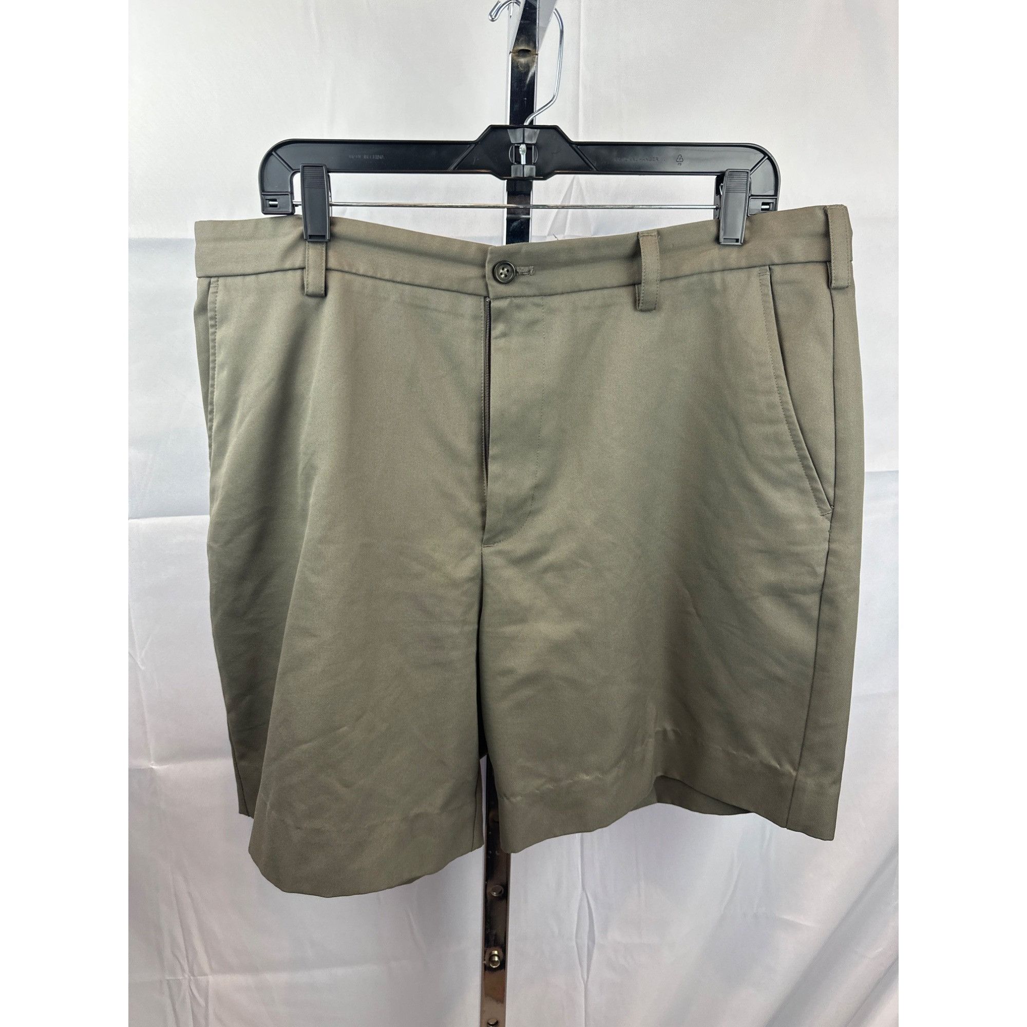 Izod Izod Mens Olive Green Flat-Front Polyester Shorts Size 36 Size US 36 / EU 52 - 1 Thumbnail