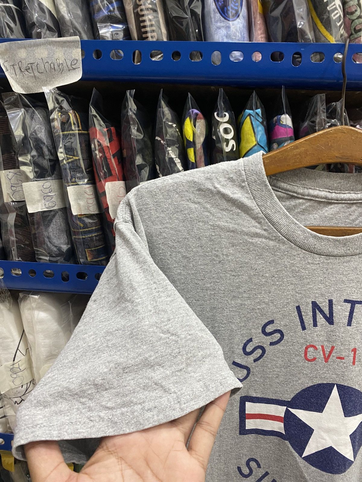 Avirex USS INTREPID SINCE 1943 TSHIRT Size US M / EU 48-50 / 2 - 4 Thumbnail