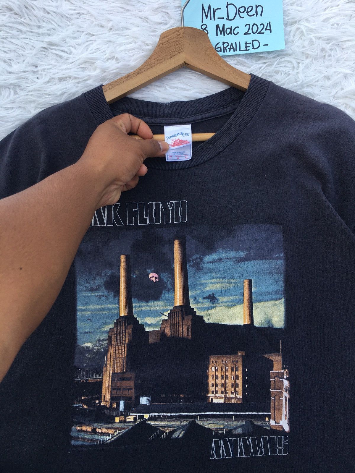 Band Tees Rare Vintage Pink Floyd Animals Album Tshirt Size US L / EU 52-54 / 3 - 7 Thumbnail