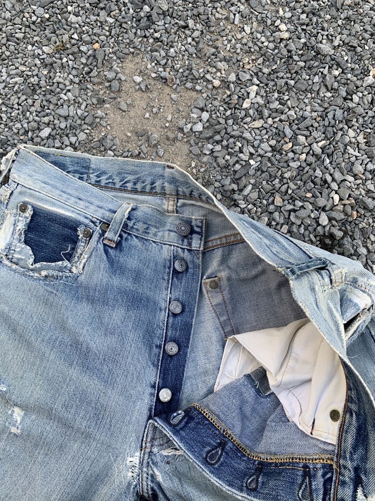 Levi's Vintage Clothing VINTAGE LEVI'S 501 BIG E #555 SELVEDGE DISTRESSED DENIM Size US 30 / EU 46 - 16 Thumbnail