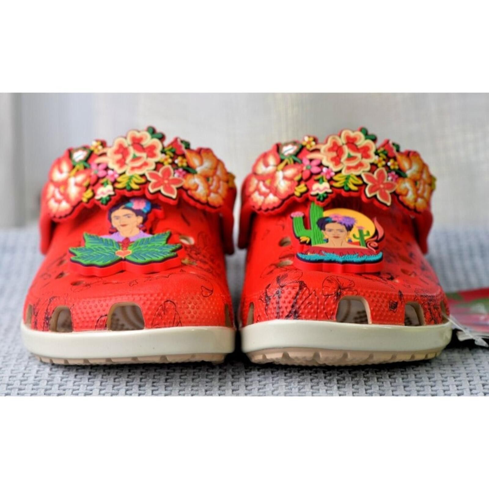Crocs Crocs Frida Kahlo Classic Clog | 209450-2Y2 Rare size! Size US 5 / IT 35 - 11 Thumbnail
