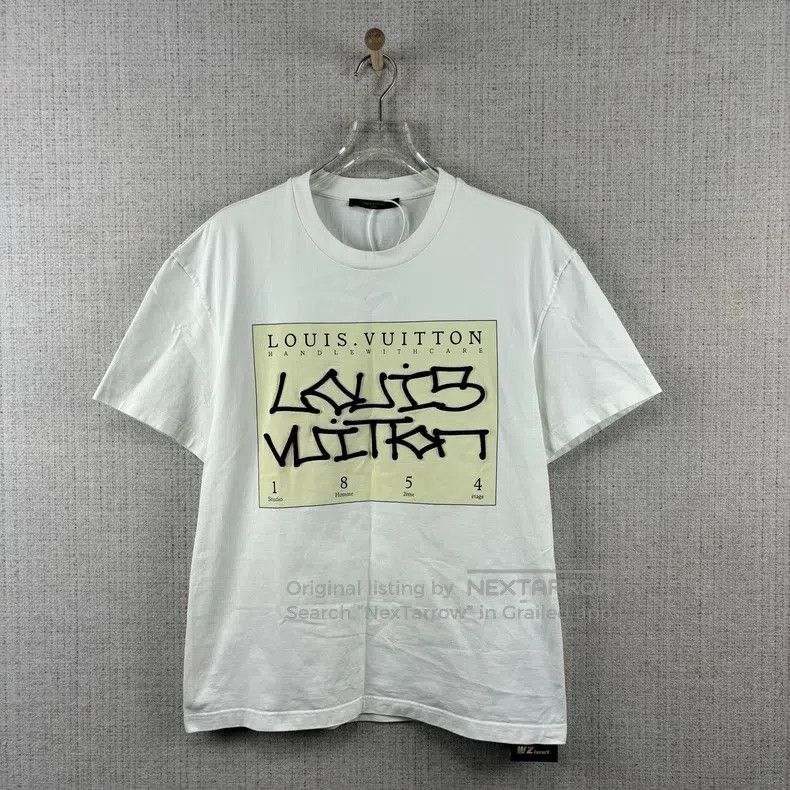 Louis Vuitton Louis Vuitton Cursive embroidered logo round neck short sl Size US L / EU 52-54 / 3 - 1 Thumbnail