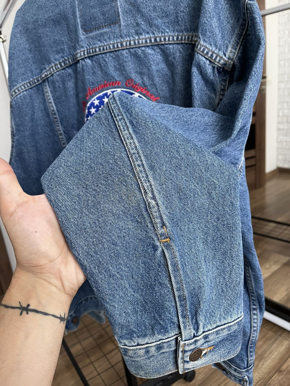Levi's Vintage Clothing Levis Vintage Denim Jacket Big Logo Embroidered 80s Size US XL / EU 56 / 4 - 18 Thumbnail
