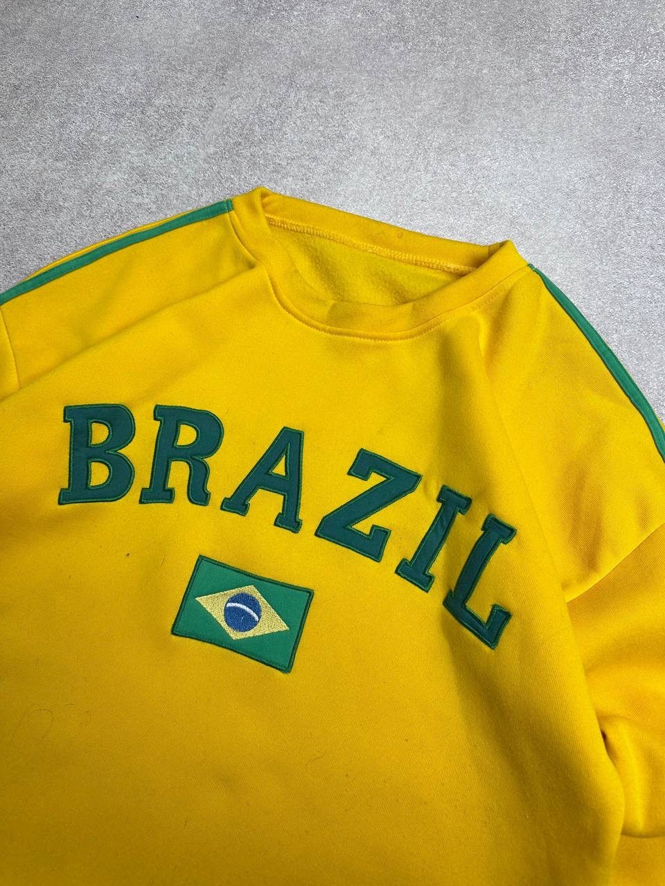 Vintage Vintage 90's Brazil Boxy Sweatshirt M Size US M / EU 48-50 / 2 - 3 Thumbnail